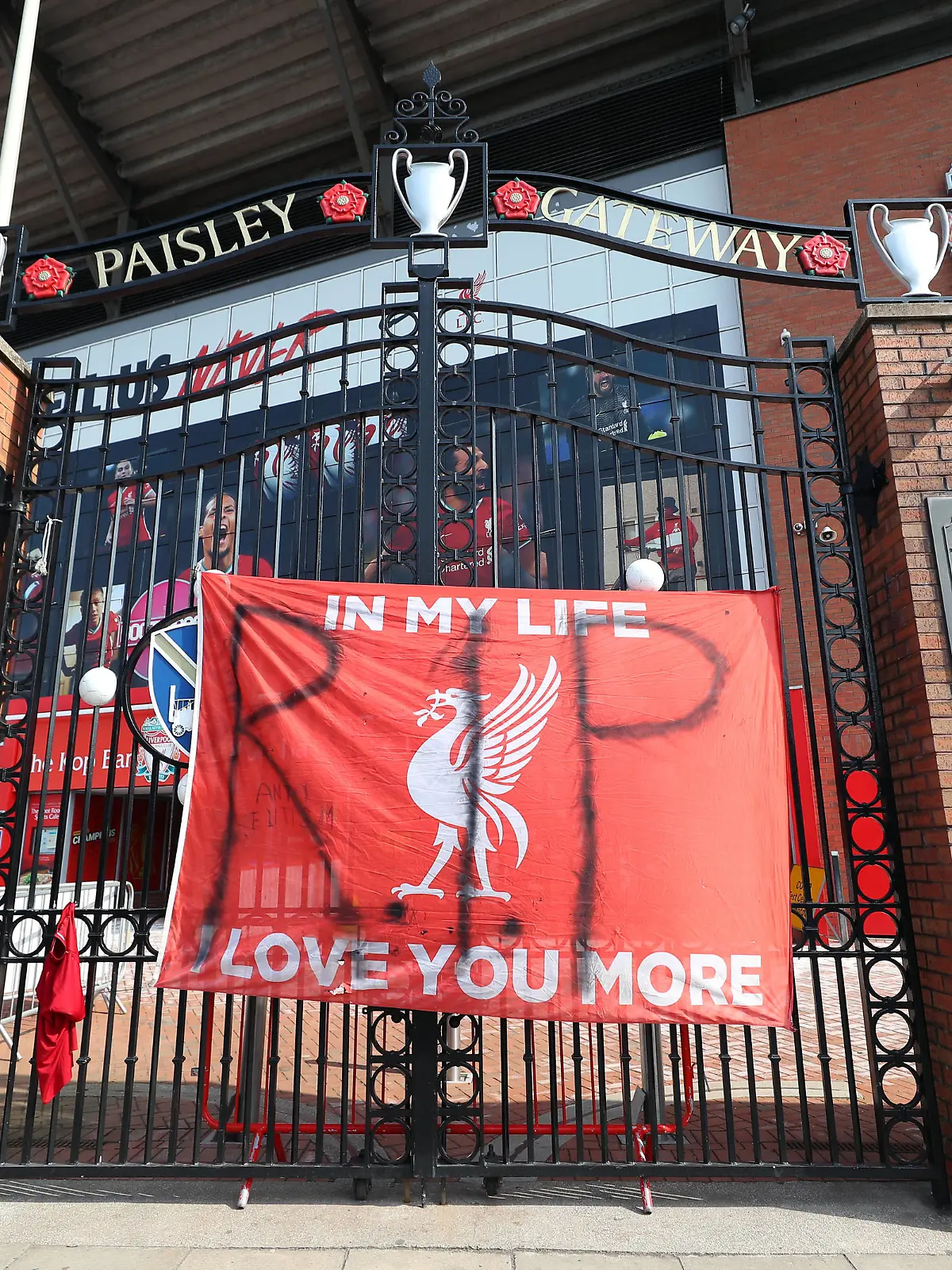 European Super League reaction Banners outside of Anfield Stadium, Liverpool protesting against the clubs decision to join the European Super League. Picture date: Tuesday April 20, 2021. PUBLICATIONxINxGERxSUIxAUTxONLY Copyright: xPeterxByrnex 59294478 