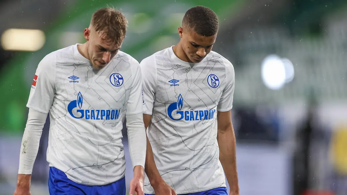 Timo Becker und Malick Thiaw von Schalke 04