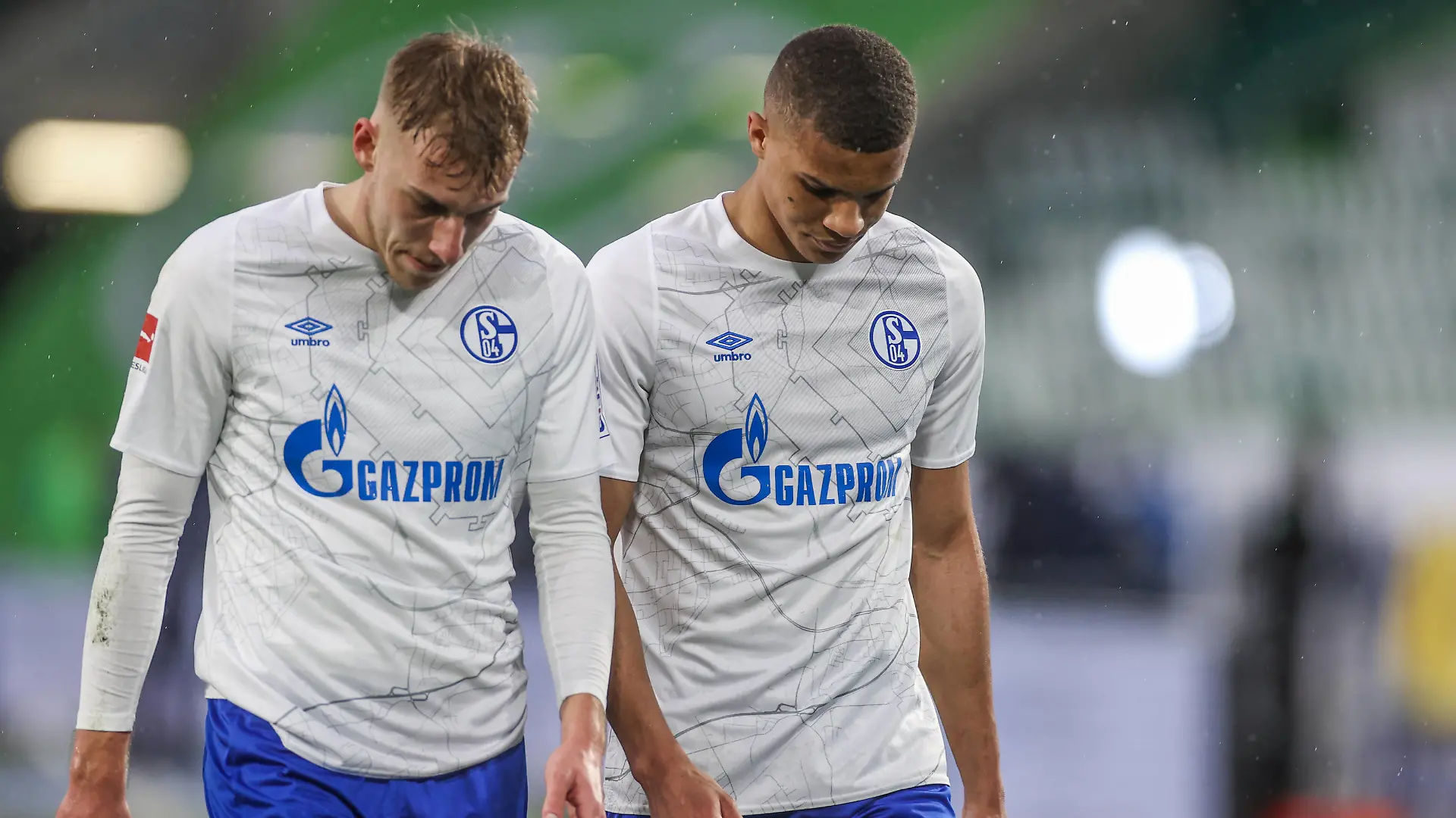 Timo Becker und Malick Thiaw von Schalke 04