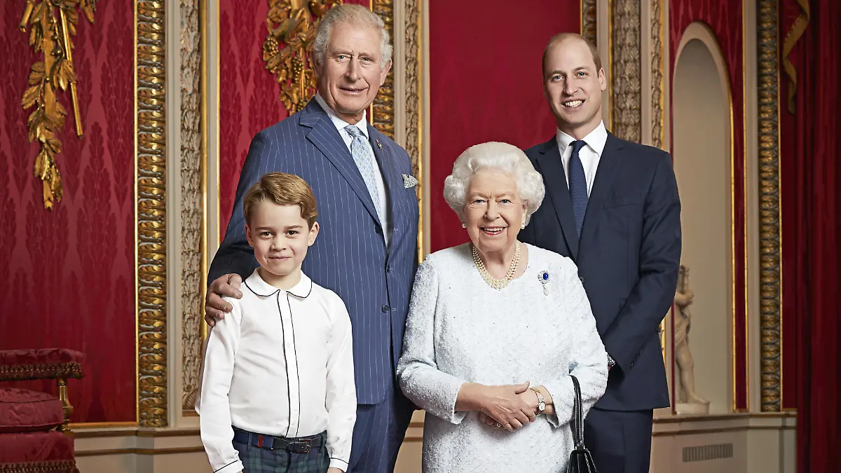 Prinz George, Prinz Charles, Prinz William und Queen Elizabeth II auf einem neuen Portrait.
