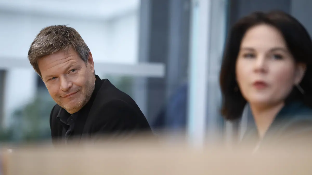  Robert Habeck, Bundesvorsitzender von BÜNDNIS 90/DIE GRÜNEN, Annalena Baerbock, Bundesvorsitzende BÜNDNIS 90/DIE GRÜNEN, Deutschland, Berlin, Bundespressekonferenz, Thema: BÜNDNIS 90/DIE GRÜNEN - Auswirkungen der Landtagswahlen in Baden-Württemberg und Rheinland-Pfalz auf die Bundespolitik *** Robert Habeck, Federal Chairman of BÜNDNIS 90 DIE GRÜNEN, Annalena Baerbock, Federal Chairwoman of BÜNDNIS 90 DIE GRÜNEN, Germany, Berlin, Federal Press Conference, Topic BÜNDNIS 90 DIE GRÜNEN Effects of the State Parliament Elections in Baden Württemberg and Rhineland Palatinate on Federal Politics