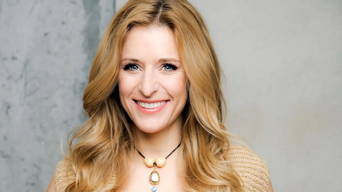 STEFANIE HERTEL ( 34 )    / COPYRIGHT: ALEXANDER STINGL / S+S / 02-2014