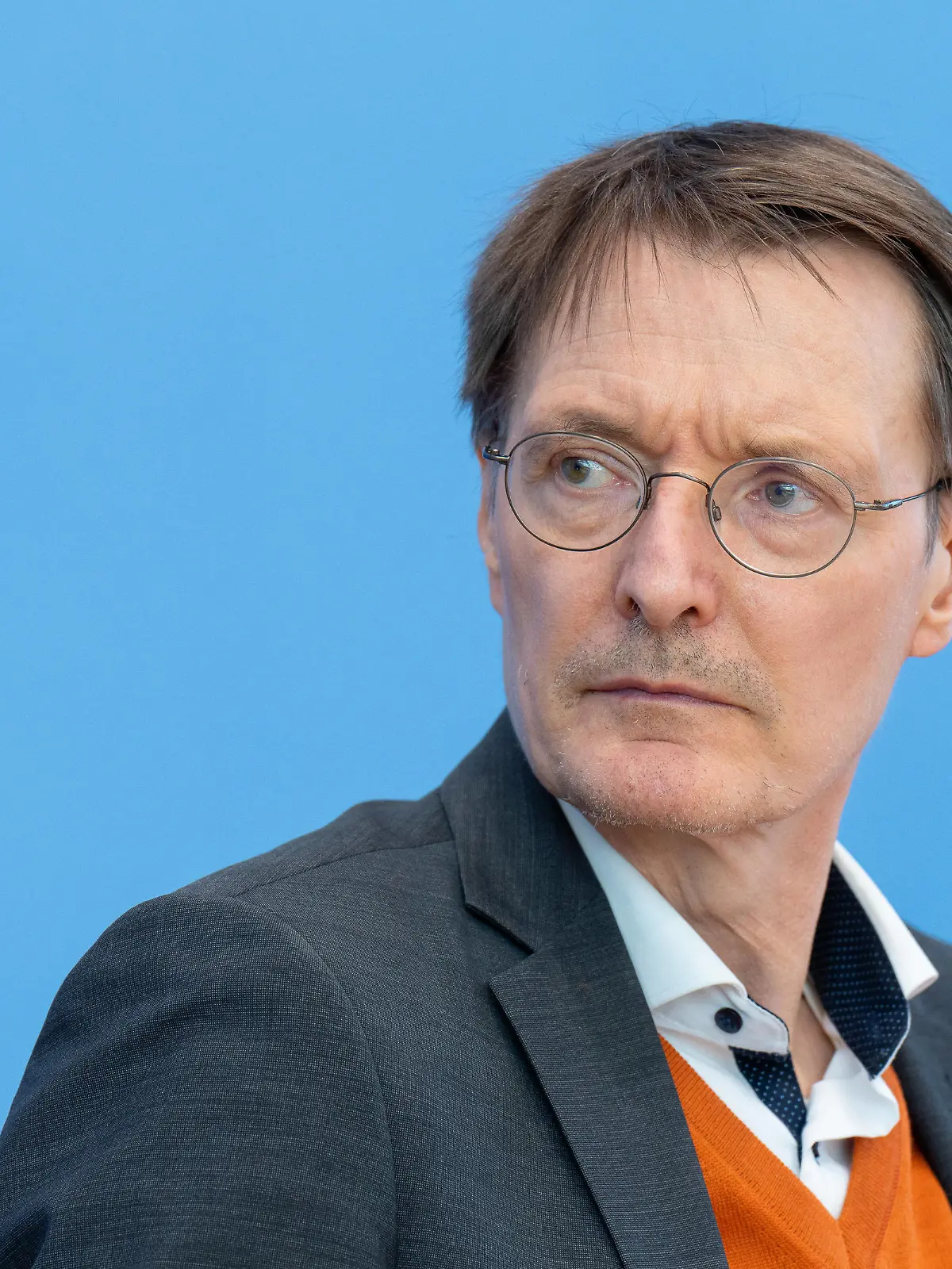 Bundesminister für Gesundheit Prof. Dr. Karl Lauterbach Pressekonferenz in der Bundespressekonferenz zu den Cannabis-Gesetzesplänen der Bundesregierung mit Bundesminister für Gesundheit Prof. Dr. Karl Lauterbach und Bundesminister für Ernährung und Landwirtschaft Cem Özdemir Berlin Berlin GER *** Federal Minister of Health Prof Dr Karl Lauterbach Press Conference at the Federal Press Conference on the Federal Governments Cannabis Law Plans with Federal Minister of Health Prof Dr Karl Lauterbach and Federal Minister of Food and Agriculture Cem Özdemir Berlin Berlin GER