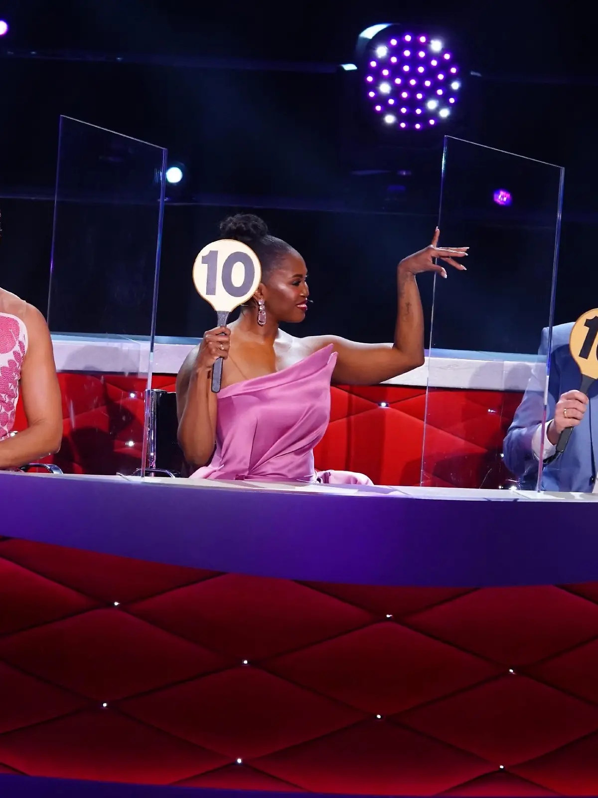 Diesmal müssen die Tanzpaare gleich zwei Tänze performen: Ihren Einzel-Auftritt und die Jurytanz-Battle!