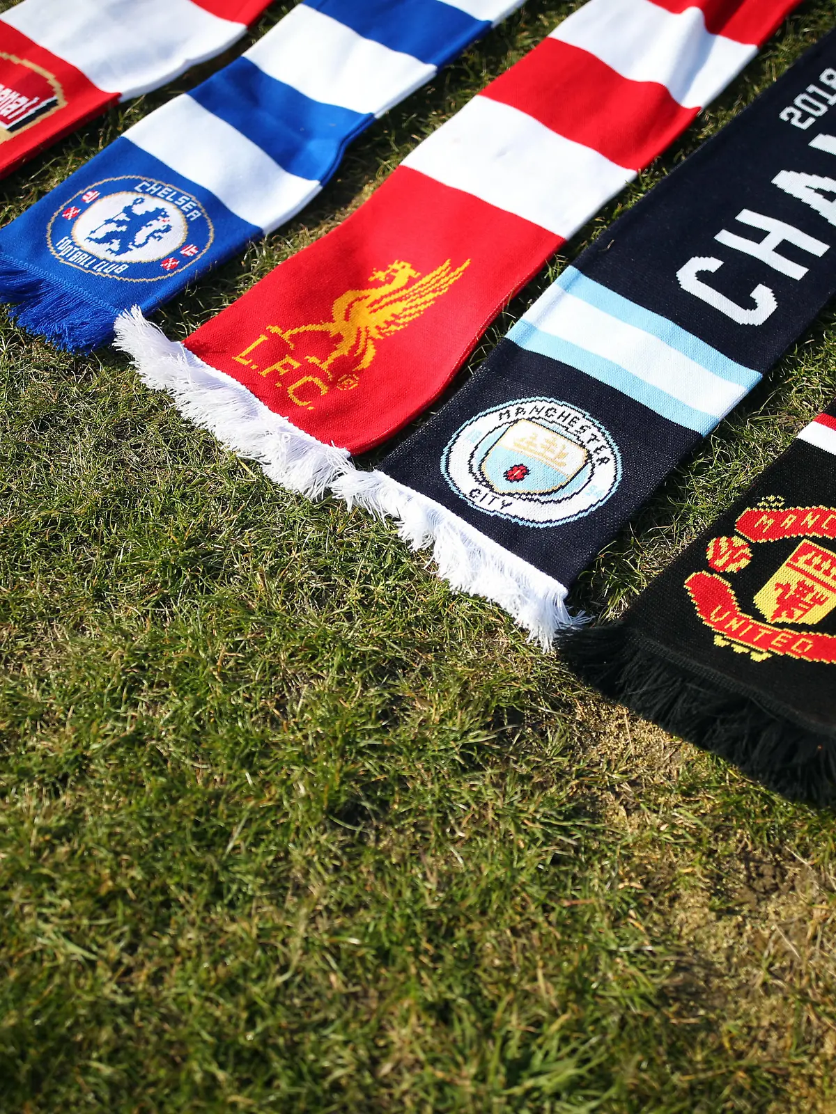  European Super League reaction A selection of scarves pictured at Hackney Marshes, London, of the English soccer Premier League teams left-right Arsenal, Chelsea, Liverpool, Manchester City, Manchester United, ManU and Tottenham Hotspur, who announced in a joint statement they are to join a new European Super League. Picture date: Monday April 19, 2021. PUBLICATIONxINxGERxSUIxAUTxONLY Copyright: xYuixMokx 59286042