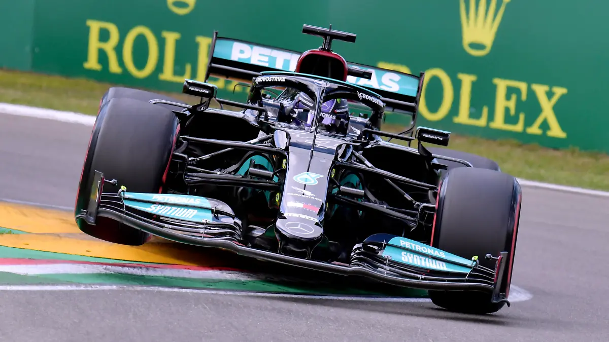  HAMILTON Lewis Mercedes AMG F1 Team FIA Formel 1 Saison 2021 in Imola am 17. 04. 2021 in Imola *** HAMILTON Lewis Mercedes AMG F1 Team FIA Formula 1 season 2021 at Imola on 17 04 2021 at Imola