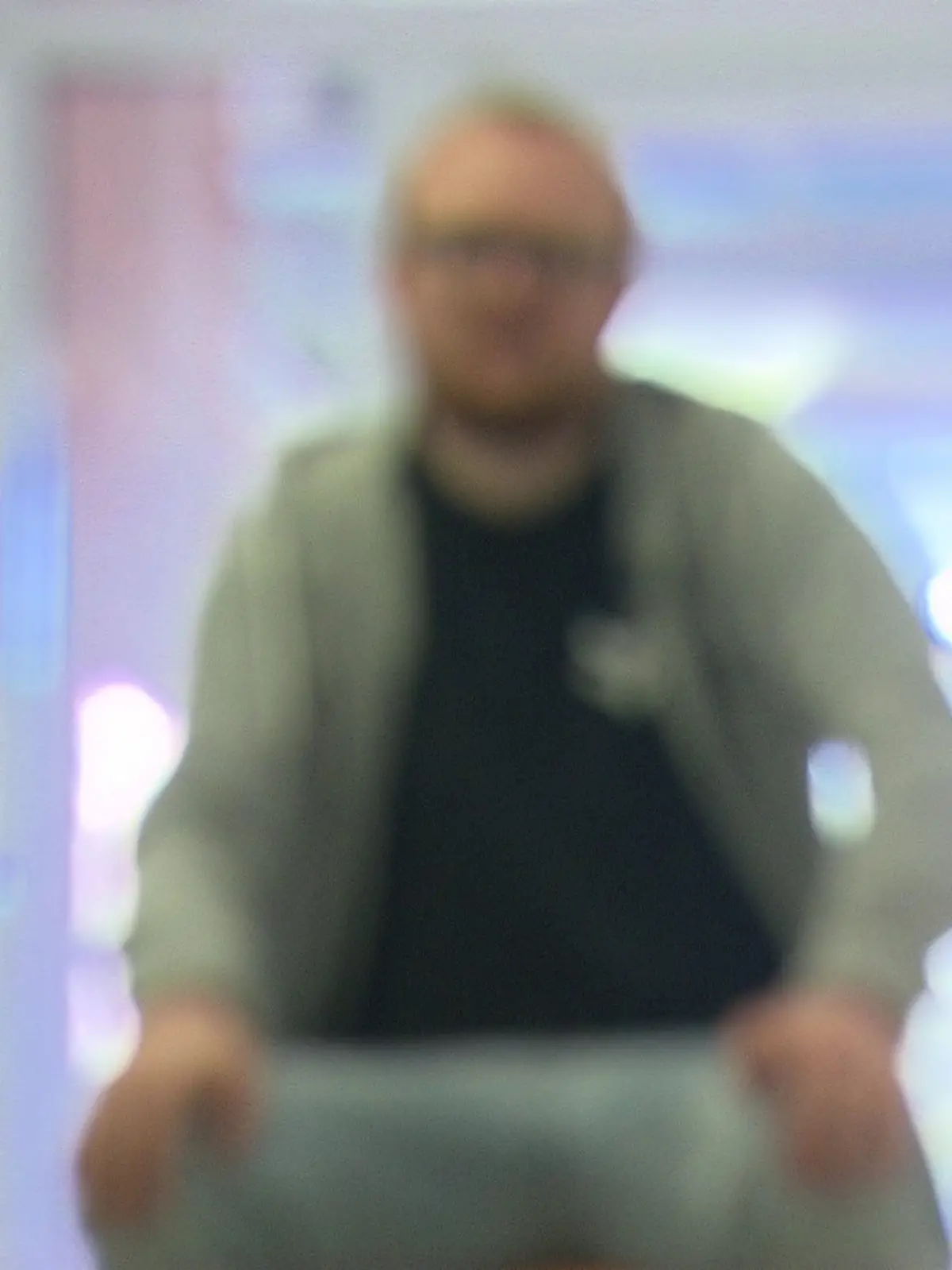 Zum ersten Mal macht sich die Neigung bei dem ehemaligen Erzieher in der Pubertät bemerkbar. 