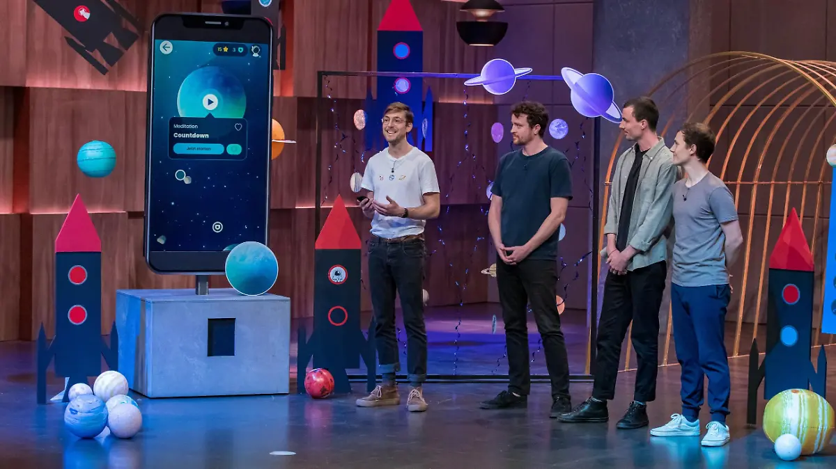 V.l.: Felix Noller, Jean Ochel, Tilman Wiewinner und Simon Senkl aus Berlin präsentieren mit _Aumio" einen digitalen Coach für Kinder psychischen Problemen. Sie erhoffen sich ein Investment von 150.000 Euro für 10 Prozent der Anteile an ihrem Unternehmen.  Die Verwendung des sendungsbezogenen Materials ist nur mit dem Hinweis und Verlinkung auf TVNOW gestattet.