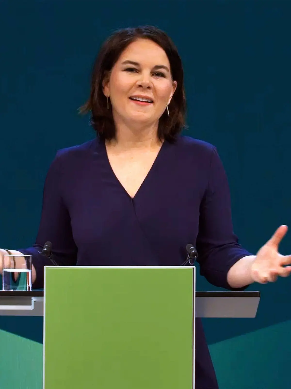 News Bilder des Tages Deutschland, Berlin , 19.04.2021 Pressekonferenz von Buendnis 90/Die Gruenen Foto: Kanzlerkandidatin Annalena Baerbock digitale Fotos der Uebertragung Pressekonferenz von Buendnis 90/Die Gruenen *** Germany, Berlin , 19 04 2021 Press Conference of Buendnis 90 Die Gruenen Photo Chancellor Candidate Annalena Baerbock digital photos of the broadcast Press Conference of Buendnis 90 Die Gruenen