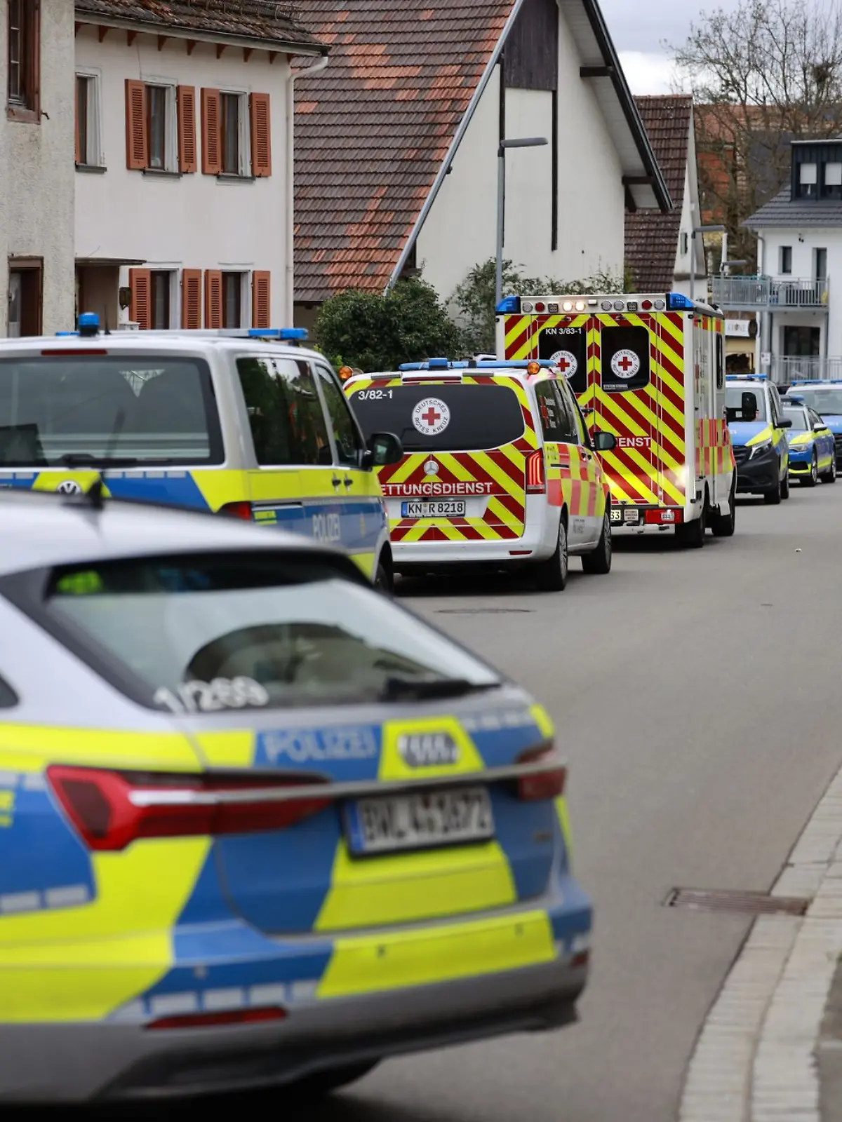 Bild zu: "Mann (64) geht mit Axt auf Auto los – darin sitzt ein Kind!"