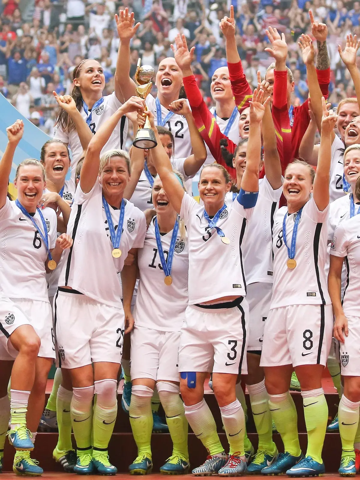 Spielerinnen der USA feiern den Gewinn ihrer dritten Weltmeisterschaft, Siegerehrung, Gewinner, Sieger, Jubel, Freude, Weltmeister, Weltmeistertitel, Fussball, FIFA Frauen-WM 2015, Finale, USA - Japan, xozx

Players the USA celebrate the Profit their third World Cup Award Ceremony Winner Winner cheering happiness World Champion World Championship title Football FIFA Women World Cup 2015 Final USA Japan xozx