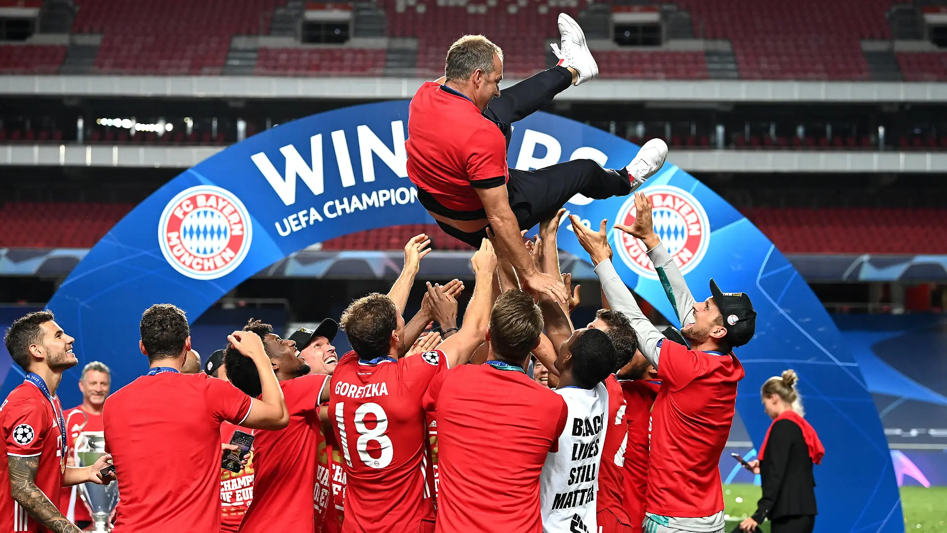 SPPORTUGAL-LISBON-FOOTBALL-UEFA CHAMPIONS LEAGUE-FINALS 200824 -- LISBON, Aug. 24, 2020 Xinhua -- Hans-Dieter Flick top, head coach of FC Bayern Munich, is thrown into the air by his players following their team s victory in the UEFA Champions League Final match between Paris Saint-Germain and Bayern Munich at Estadio do Lisboa e Benfica in Lisbon, Portugal, Aug. 23, 2020. Photo by Michael Regan/UEFA via Xinhua LISBON *** SP PORTUGAL LISBON FOOTBALL UEFA CHAMPIONS LEAGUE FINALS 200824 LISBON, Aug 24, 2020 Xinhua Hans Dieter Flick top , head coach of FC Bayern Munich, is thrown into the air by his players following their team s victory in the UEFA Champions League Final match between Paris Saint Germain and Bayern Munich at Estadio do Sport Lisboa e Benfica in Lisbon, Portugal, Aug 23, 2020 Photo by Michael Regan UEFA via Xinhua LISBON Poolfoto ,EDITORIAL USE ONLY
