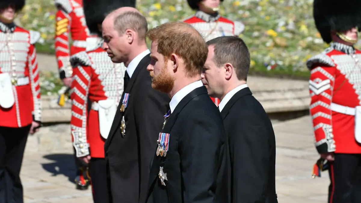 Prinz Harry wiedervereinigt mit Bruder William und Vater Charles