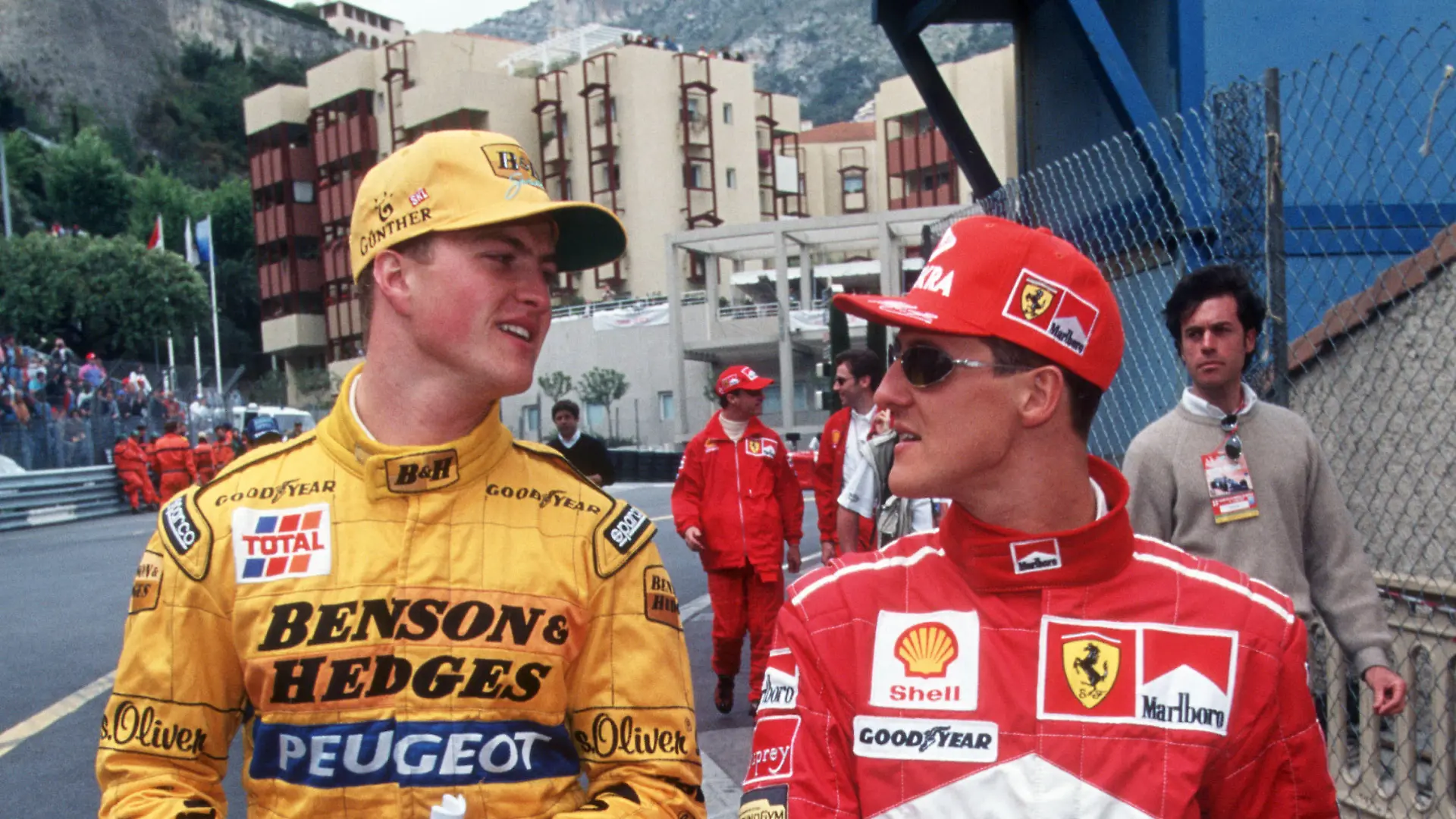 Michael Schumacher und Ralf Schumacher fotografiert im Team Ferrari an den Rennstrecken der Fia World Serie von 2010-2012. | Verwendung weltweit