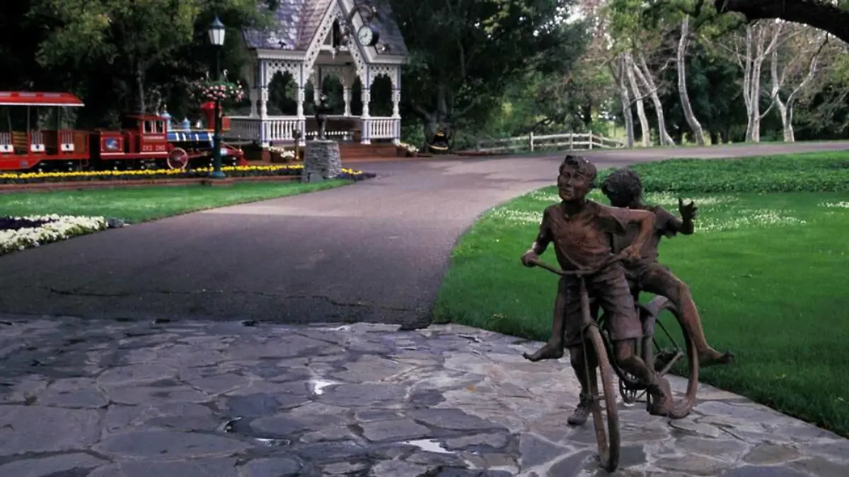 Von Neverland Ranch: Michael Jacksons Statuen stehen zum Verkauf