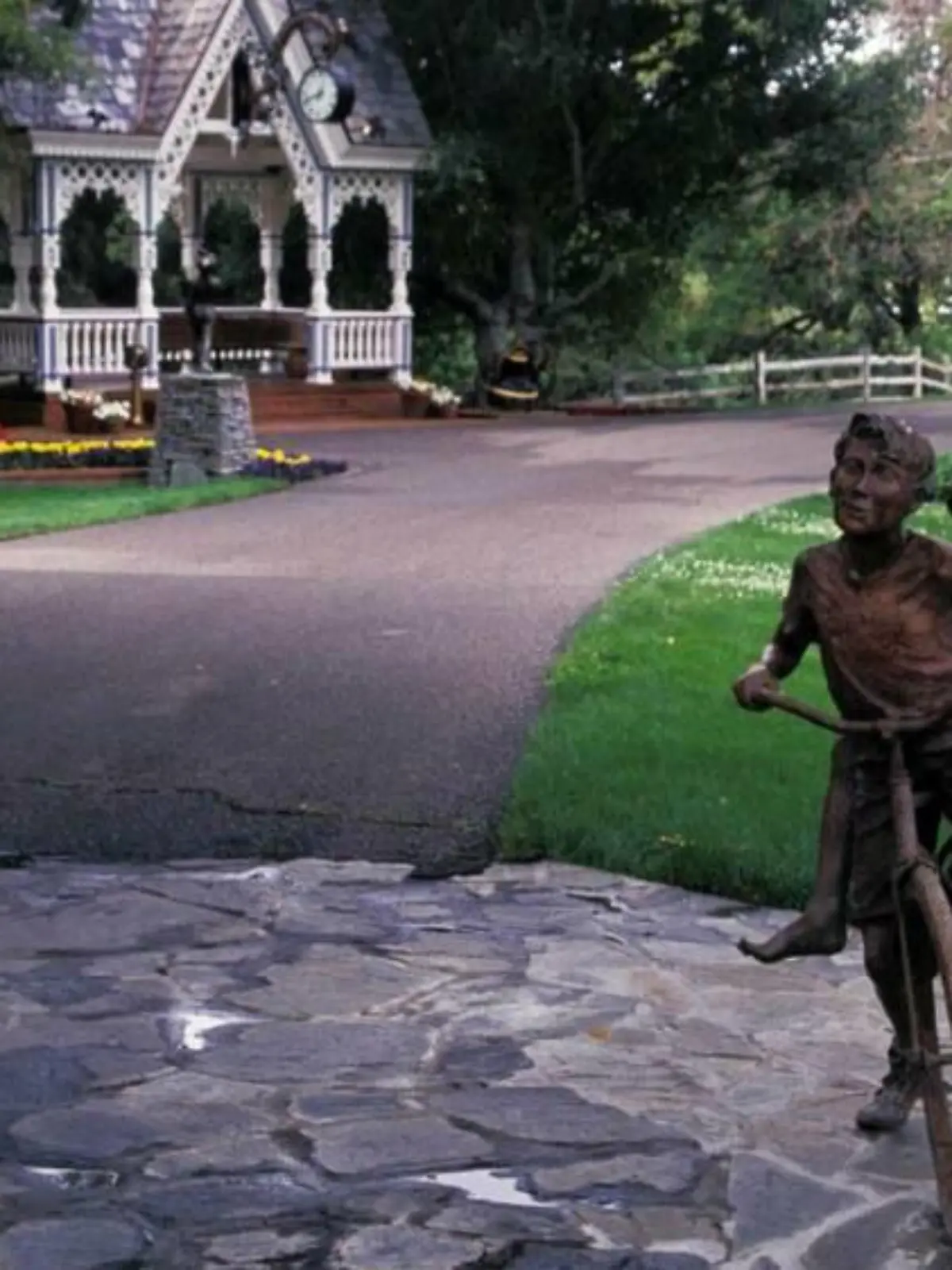 Von Neverland Ranch: Michael Jacksons Statuen stehen zum Verkauf