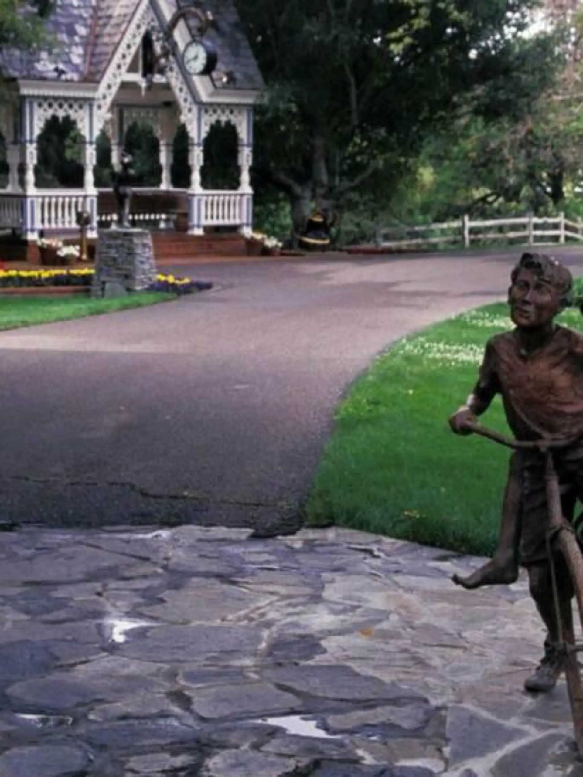 Von Neverland Ranch: Michael Jacksons Statuen stehen zum Verkauf