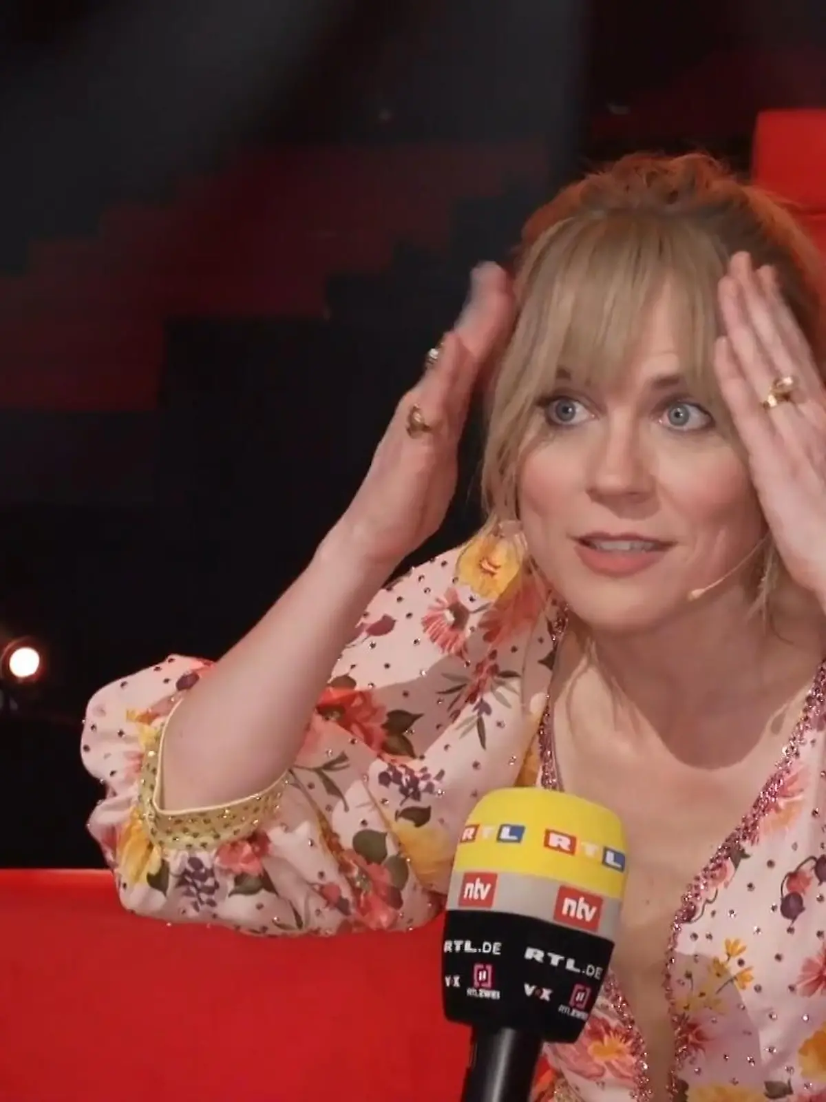 Bild zu: "Ilse DeLange erklärt ihren neuen Pony-Look"