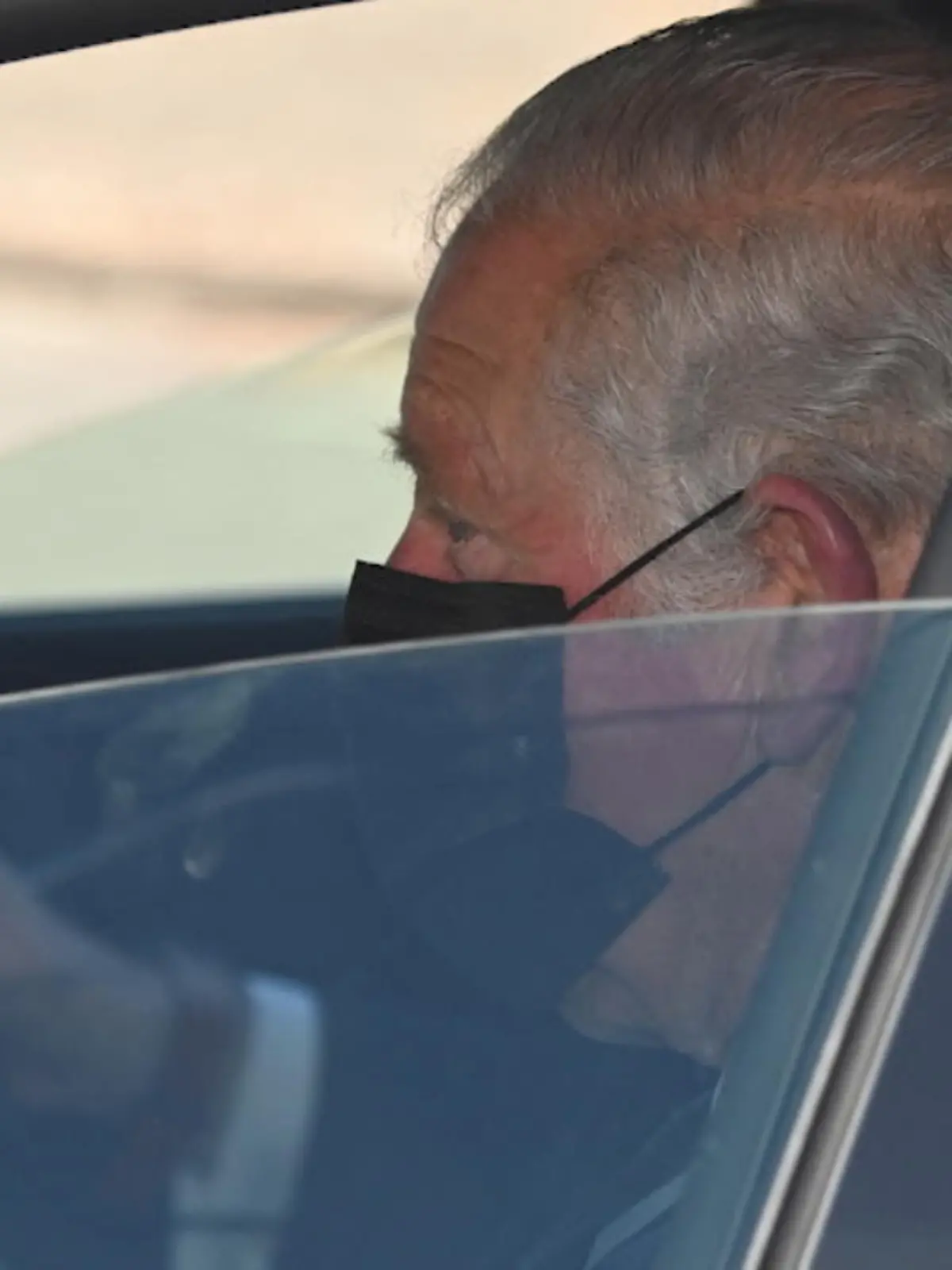Bild zu: "Hier sind die Royals auf dem Weg zur Trauerfeier"