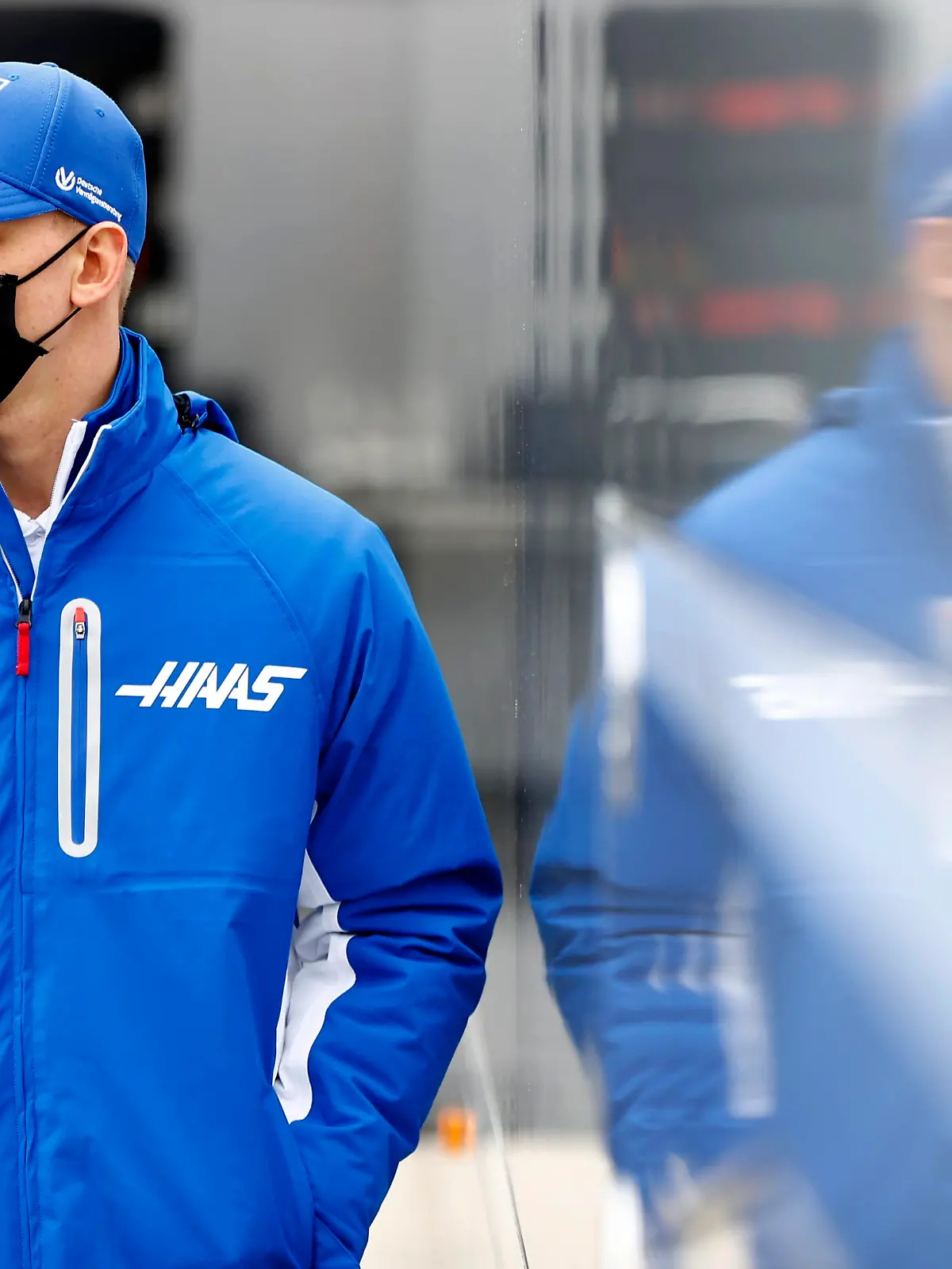 Mick Schumacher, Haas F1, geht durchs Fahrerlager