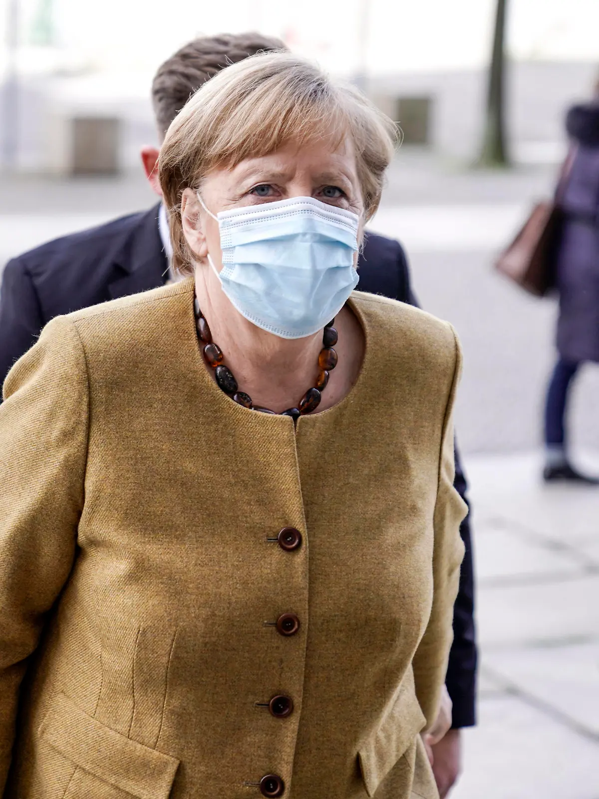  CDU/ CSU Fraktionssitzung des Bundestag Aktuell, 13.04.2021, Berlin, Dr. Angela Merkel Bundeskanzlerin der Bundesrepublik Deutschland auf dem Weg zur Fraktionssitzung der CDU und CSU Bundestagsfraktion im Reichstagsgebaeude Berlin Berlin Deutschland *** CDU CSU parliamentary group meeting of the Bundestag Current, 13 04 2021, Berlin, Dr Angela Merkel Chancellor of the Federal Republic of Germany on the way to the parliamentary group meeting of the CDU and CSU parliamentary group in the Reichstag building Berlin Berlin Germany