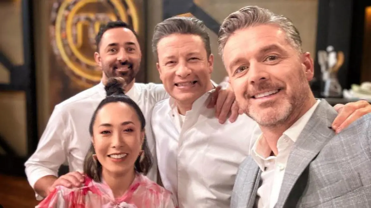 Jamie Oliver mit seinen "MasterChef Australia"-Kollegen, u.a. Jock Zonfrillo (r.)
