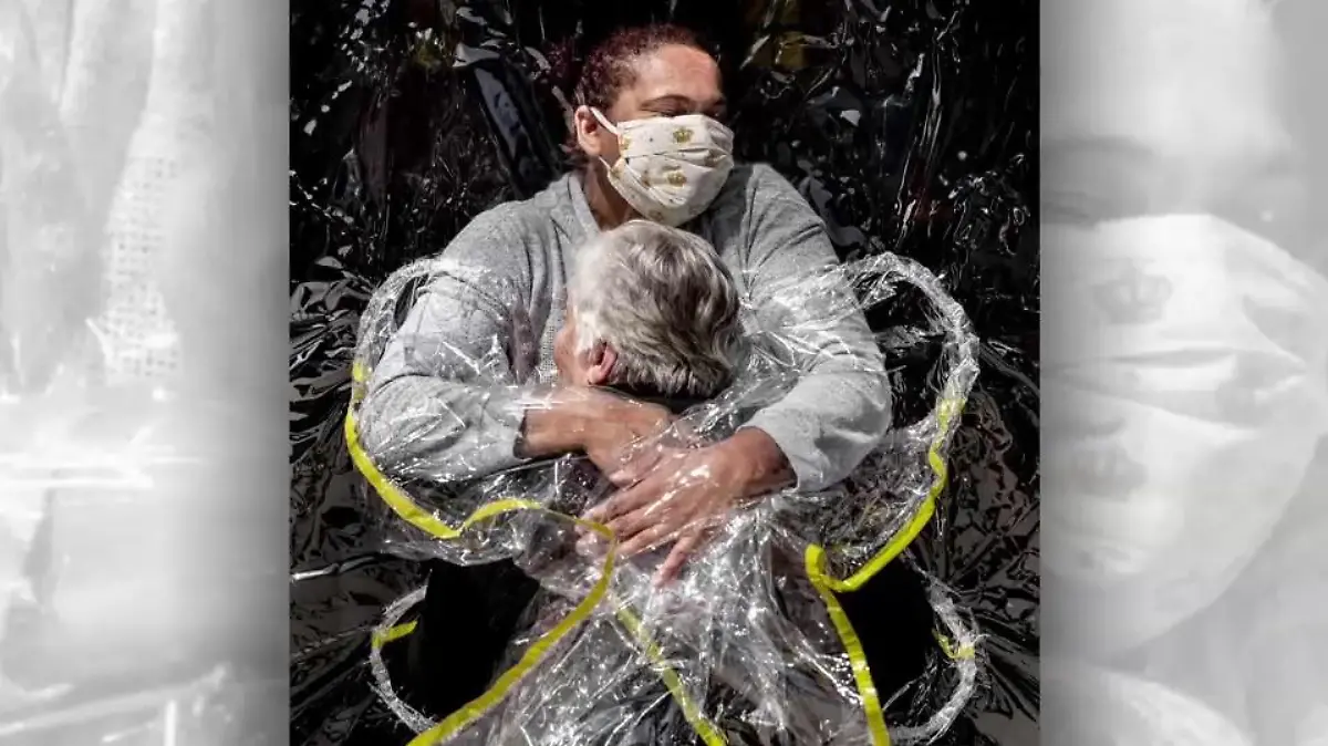Fotograf Mads Nissen gewinnt den diesjährigen World Press Photo Contest mit seinem Bild „Die erste Umarmung“