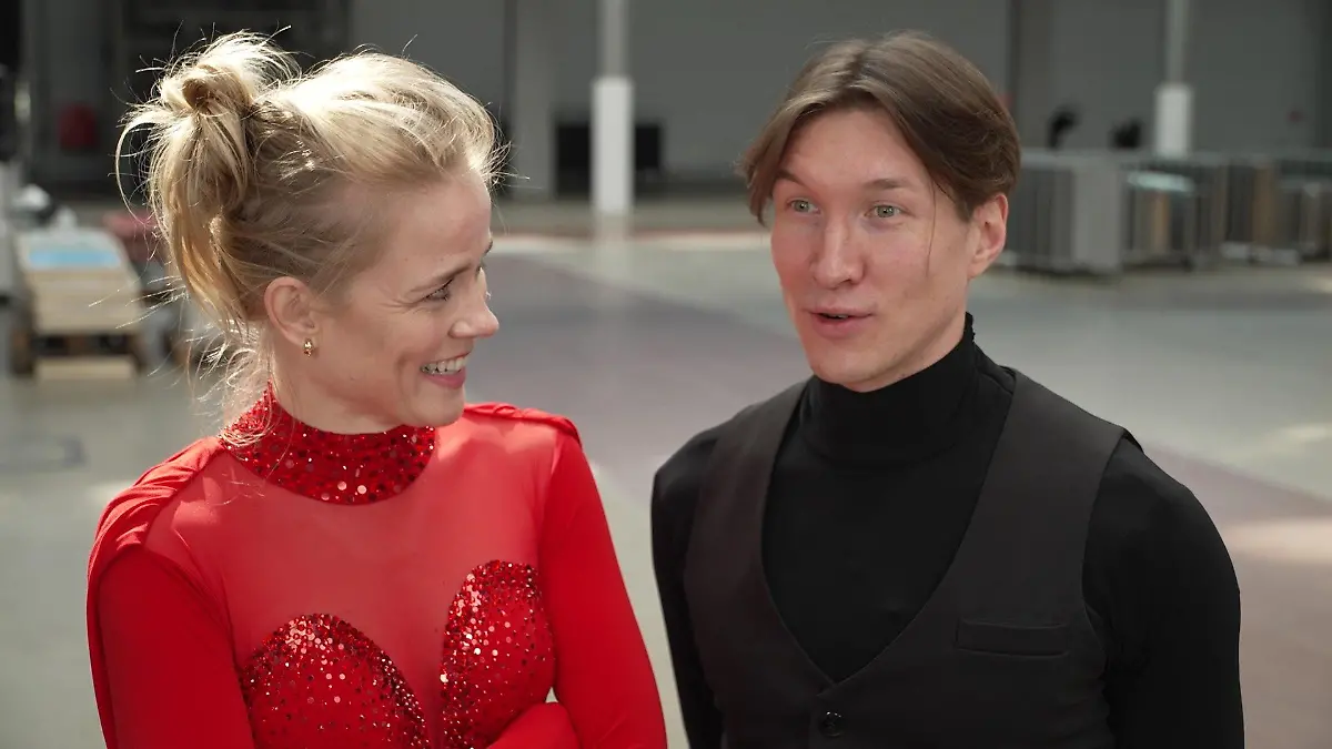 Evgeny Vinokurov spielt zum 1. Mal in einem Musikvideo mit Ilse DeLange heuert ihren Tanzpartner an