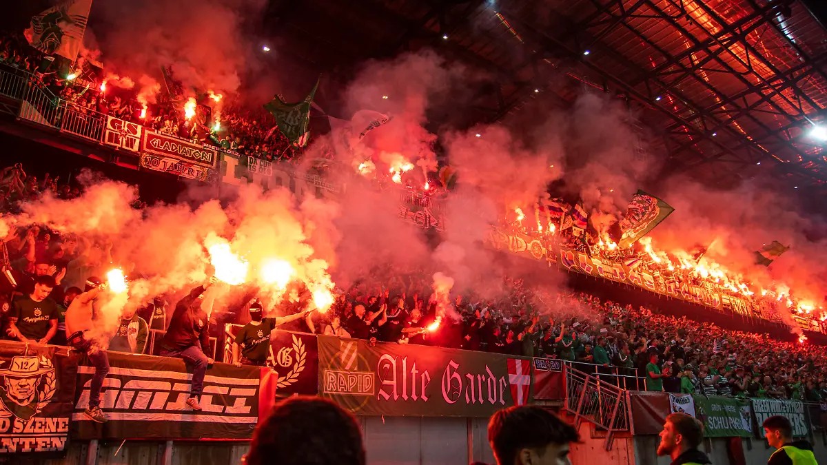 SOCCER - OEFB Cup, Rapid vs Sturm KLAGENFURT,AUSTRIA,30.APR.23 - SOCCER - UNIQA OEFB Cup, final, SK Rapid Wien vs SK Sturm Graz. Image shows fans of Rapid Wien. PUBLICATIONxNOTxINxAUTxSUIxSWE GEPAxpictures/xWolfgangxJannach