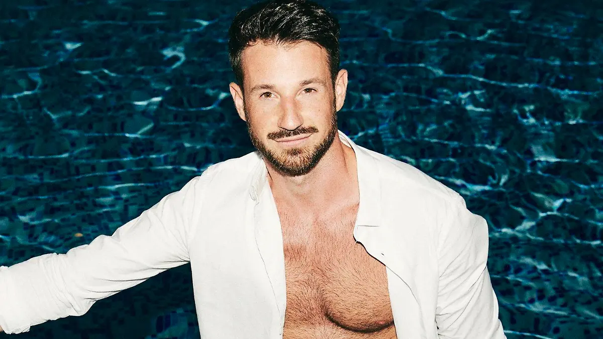 HANDOUT - 31.07.2020, ---: "Prince Charming" Alexander Schäfer. Er geht in der Sonne Kretas unter 20 Singles auf die Suche nach seinem Traummann. Die zweite Staffel der schwulen Datingshow «Prince Charming» startet am 12. Oktober beim Streamingdienst TVnow. Foto: Arya Shirazi/TVNOW/dpa - ACHTUNG: Nur zur redaktionellen Verwendung im Zusammenhang mit einer Berichterstattung über die Sendung Prince Charming 2020 und nur mit vollständiger Nennung des Credits +++ dpa-Bildfunk +++