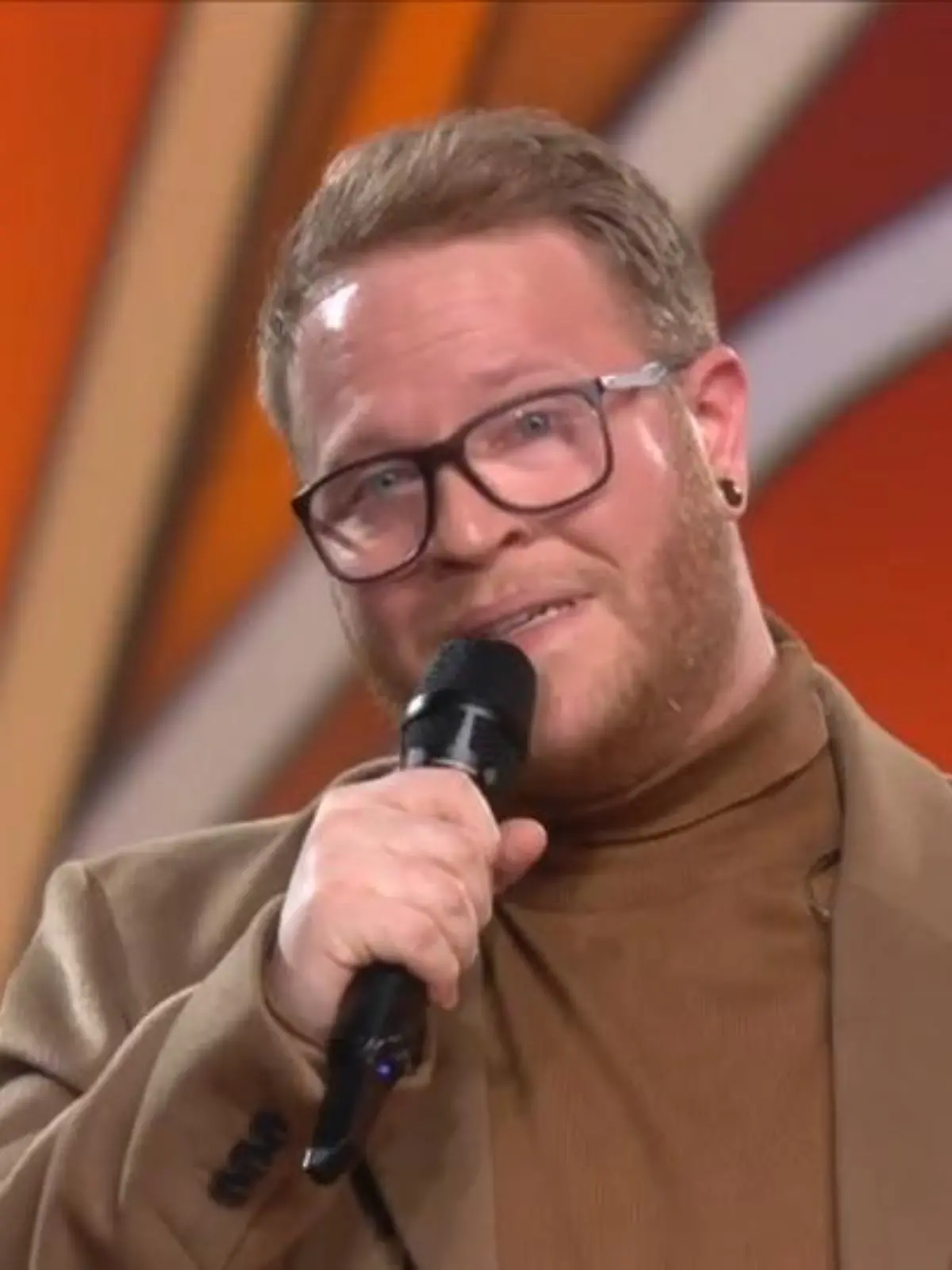 DSDS-Gewinner Jan-Marten Block singt sein Siegerlied „Never Not Try“ auf dem „Let’s Dance“-Parkett.