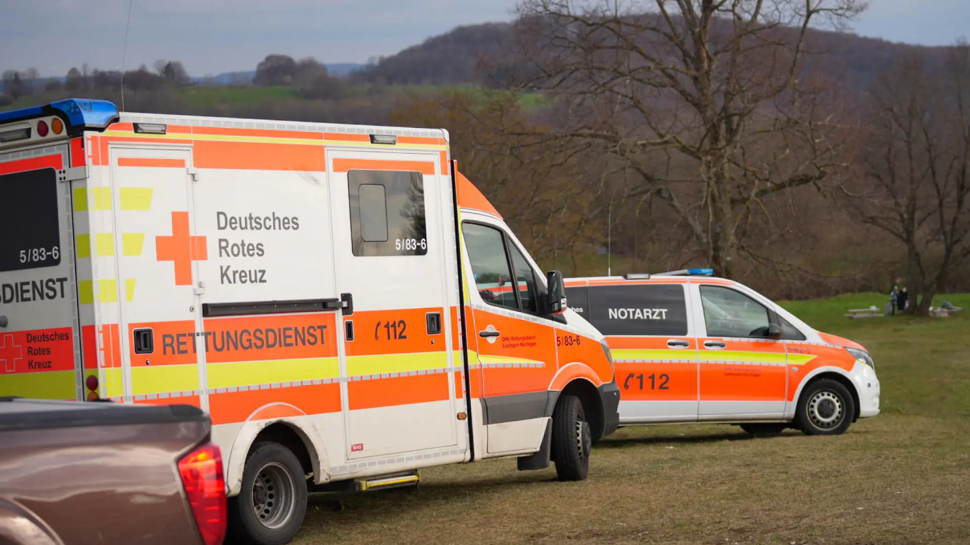 Rettungseinsatz auf dem Breitenstein Bergwacht und Rettungsdienst im Einsatz 7aIMG: 0388548 Am Karfreitag wurde der Rettungsdienst und die Bergwacht auf den Breitenstein zu einer Person alarmiert, die vom Breitenstein gefallen sein soll. Ob es sich um einen Unfall oder um einen Suizid handelt, ist noch unklar.Baden-Württemberg, 73266 Bissingen an der Teck, Deutschland *** Rescue mission on the Breitenstein mountain rescue and rescue service in action 7aIMG 0388548 On Good Friday, the rescue service and the mountain rescue were alerted to the Breitenstein to a person who is said to have fallen from the Breitenstein Whether it is an accident or a suicide is still unclear Baden Württemberg, 73266 Bissingen an der Teck, Germany Copyright: 7aktuell.dex xEnriquexKaczor 0388548 20230408_7a_bergwachteinsatz_388548