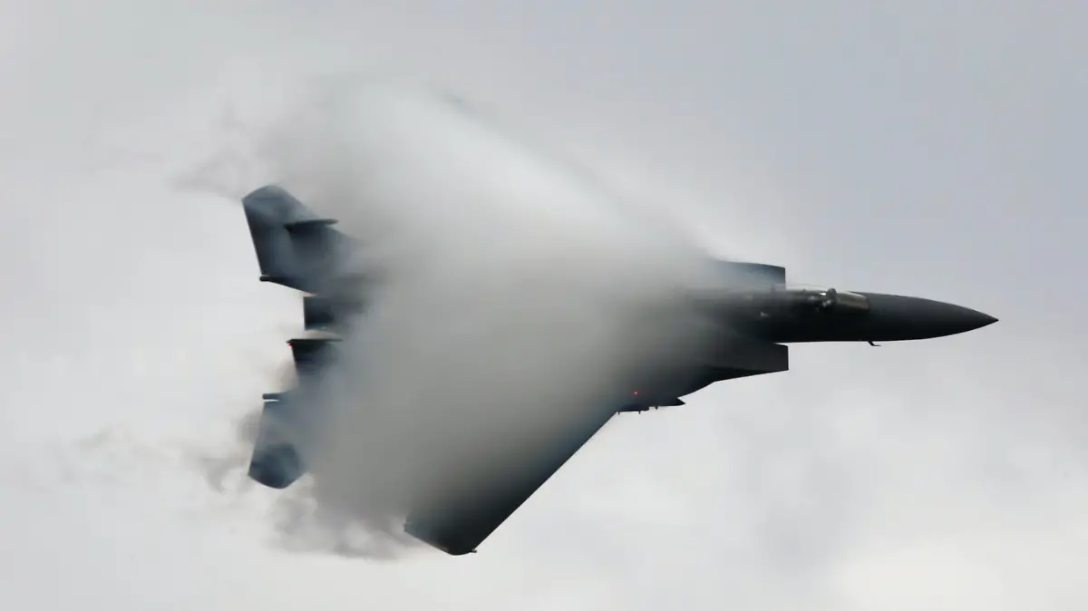 ITAR-TASS: ZHUKOVSKY, MOSCOW REGION, RUSSIA. AUGUST 20, 2011. US Air Force F15 jet fighter breaks the sound barrier during a demonstration flight at the 2011 MAKS International Aerospace Show in Zhukovsky. (Photo ITAR-TASS / Marina Lystseva)