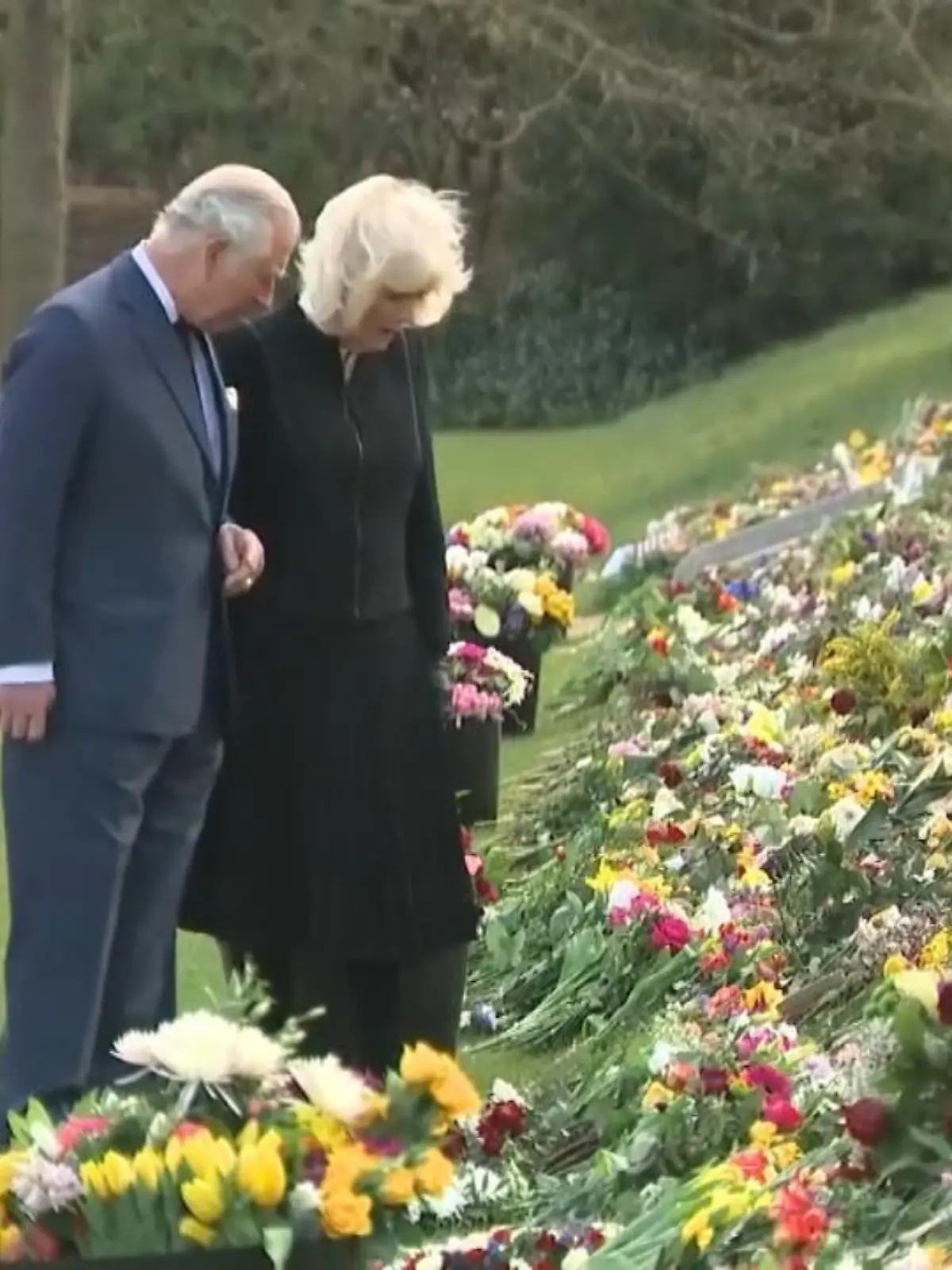 Bild zu: "Prinz Charles und Herzogin Camilla den Tränen nah"