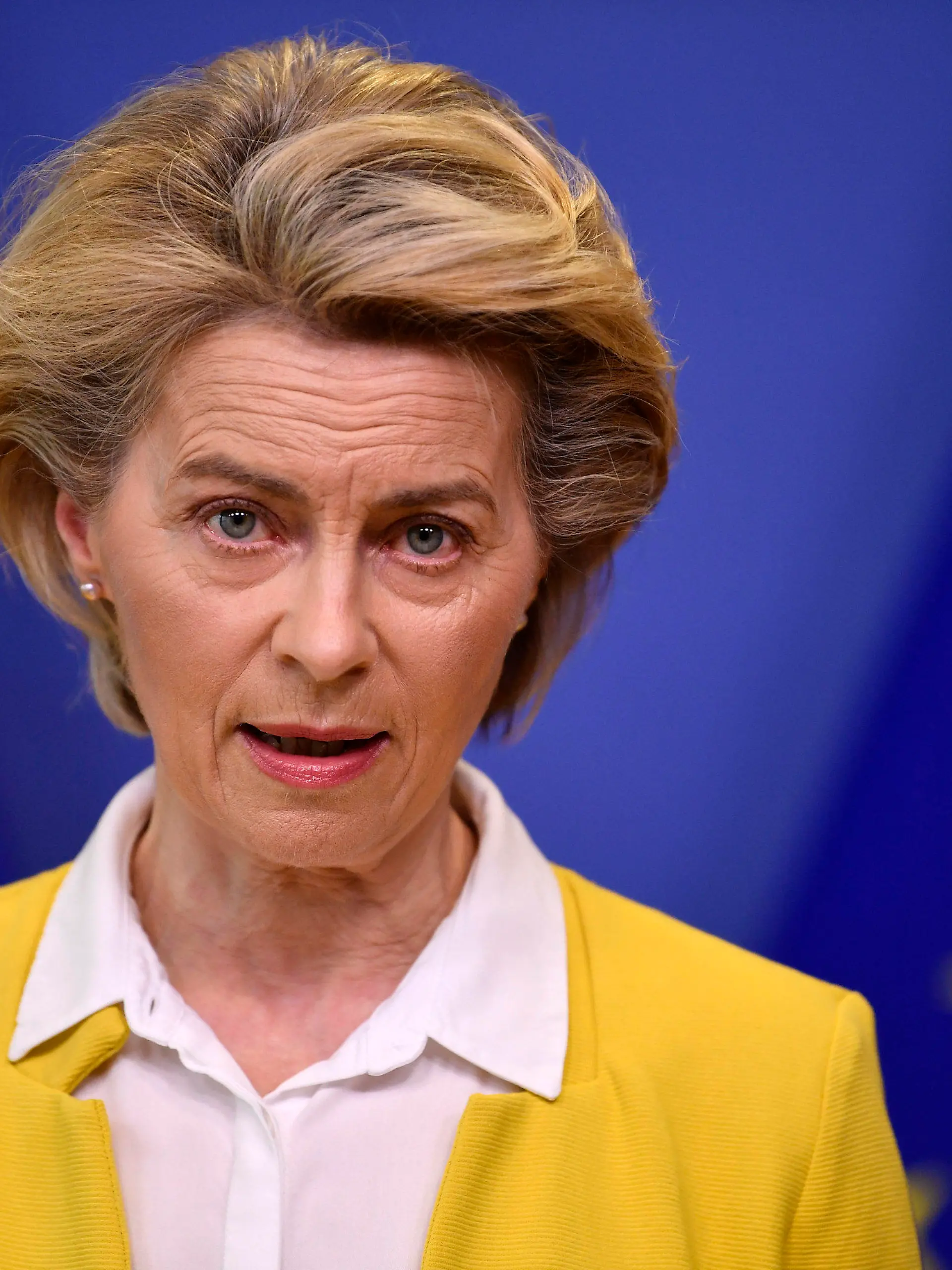 14.04.2021, Belgien, Brüssel: Ursula von der Leyen, Präsidentin der Europäischen Kommission, gibt eine Erklärung nach einer Sitzung des Kollegiums der EU-Kommissare im EU-Hauptquartier ab. Die Hersteller Biontech und Pfizer wollen bis Ende Juni zusätzlich 50 Millionen Dosen Corona-Impfstoff an Deutschland und die übrigen EU-Staaten liefern, so von der Leyen. Foto: John Thys/Pool AFP/AP/dpa +++ dpa-Bildfunk +++