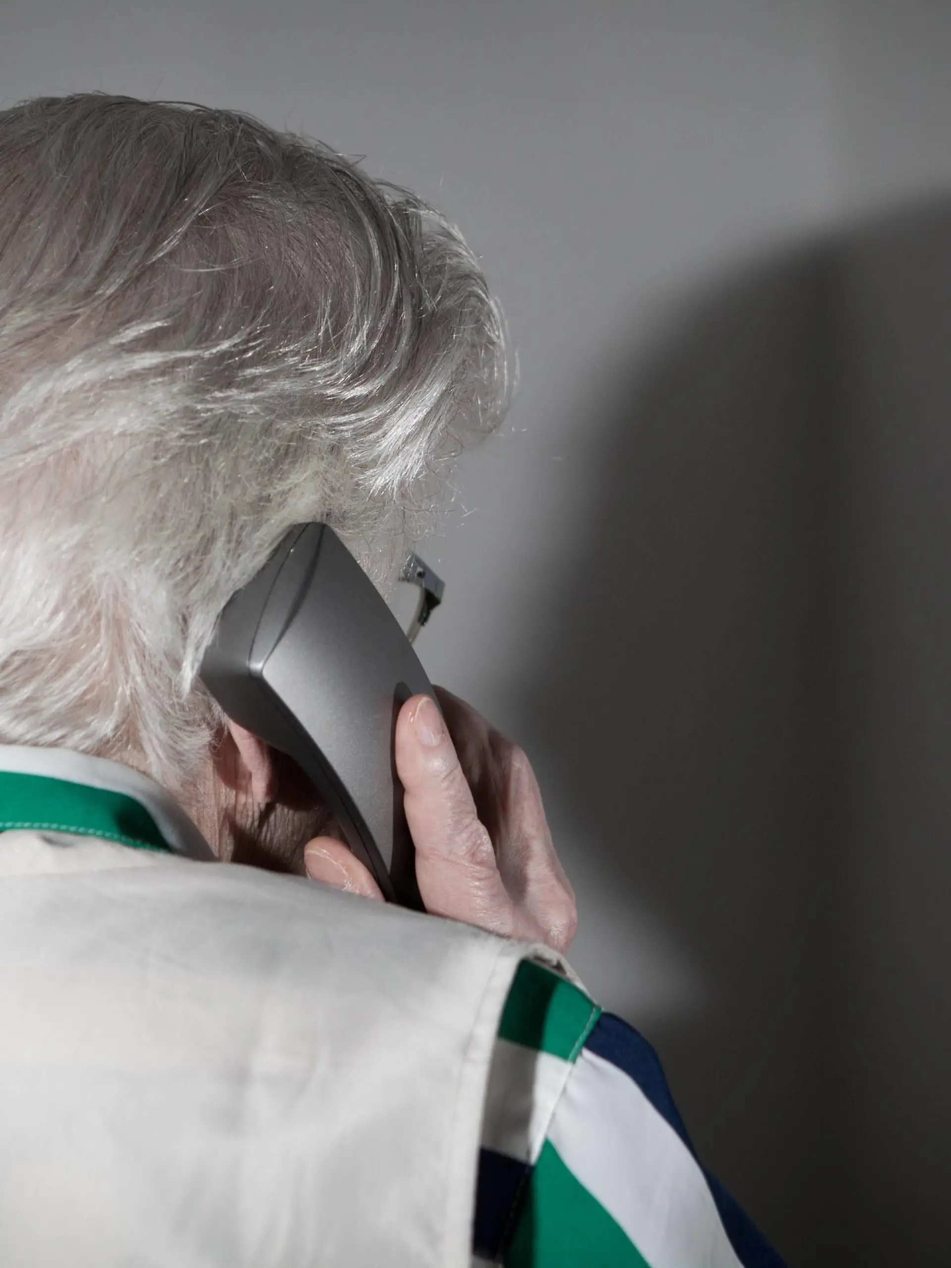 Eine alte Dame am Telefon.

a Old Lady at Phone