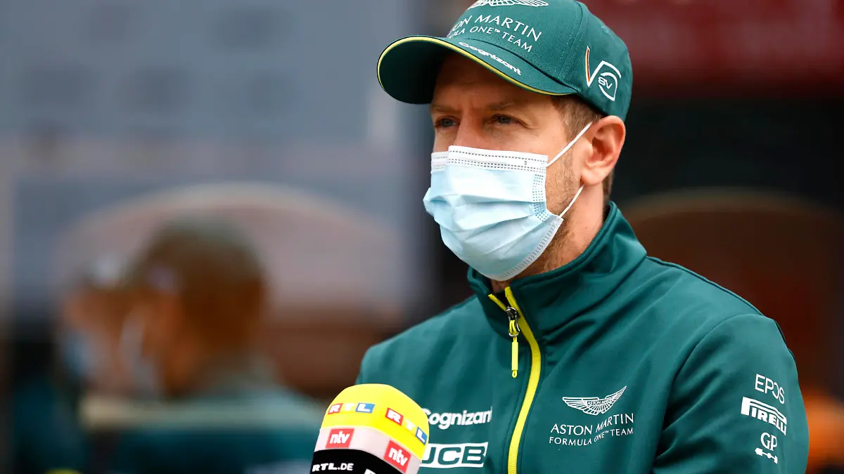 Formula 1 2021: Emilia Romagna GP AUTODROMO INTERNAZIONALE ENZO E DINO FERRARI, ITALY - APRIL 15: Sebastian Vettel, Aston Martin during the Emilia Romagna GP at Autodromo Internazionale Enzo e Dino Ferrari on Thursday April 15, 2021 in imola, Italy. Photo by Glenn Dunbar / LAT Images Images PUBLICATIONxINxGERxSUIxAUTxHUNxONLY GP2102_093429_J5A1248