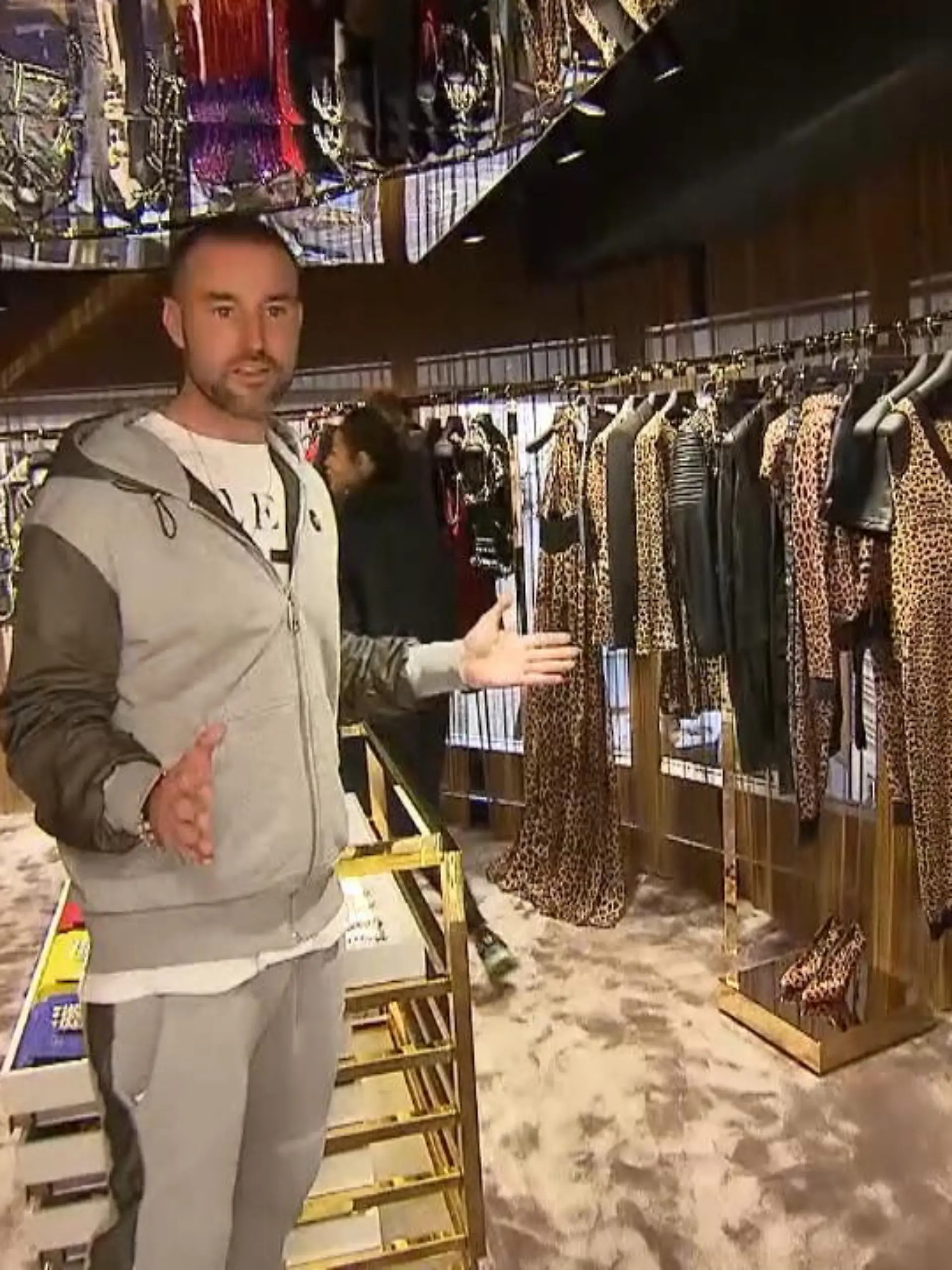 Philipp Plein ist bekannt für Glamour-Fashion und für seine große Klappe. Wir erleben den Weltstar der Mode bei seiner Store-Eröffnung in Frankfurt hautnah.