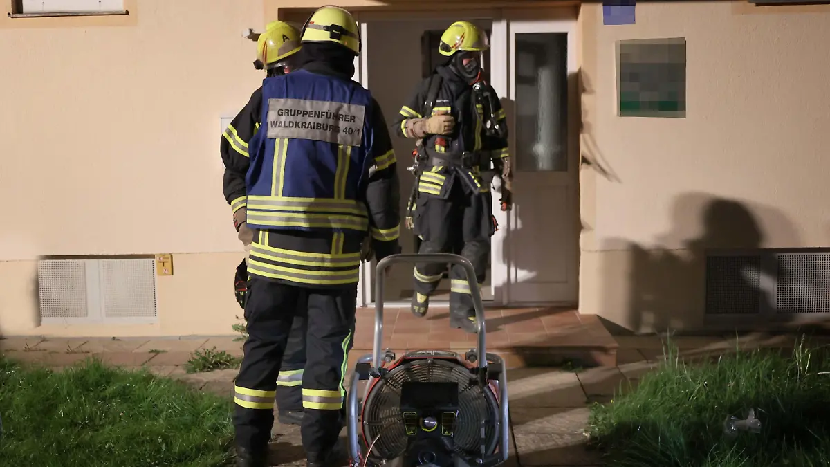 CO?-?Melder löst Einsatz von Rettungskräften aus, Feuerwehr wird benötigt, Jahnstr?aße,? Stadt Waldkraiburg, LKR Mühldorf 30.4.23 ca. 20:50 Uhr