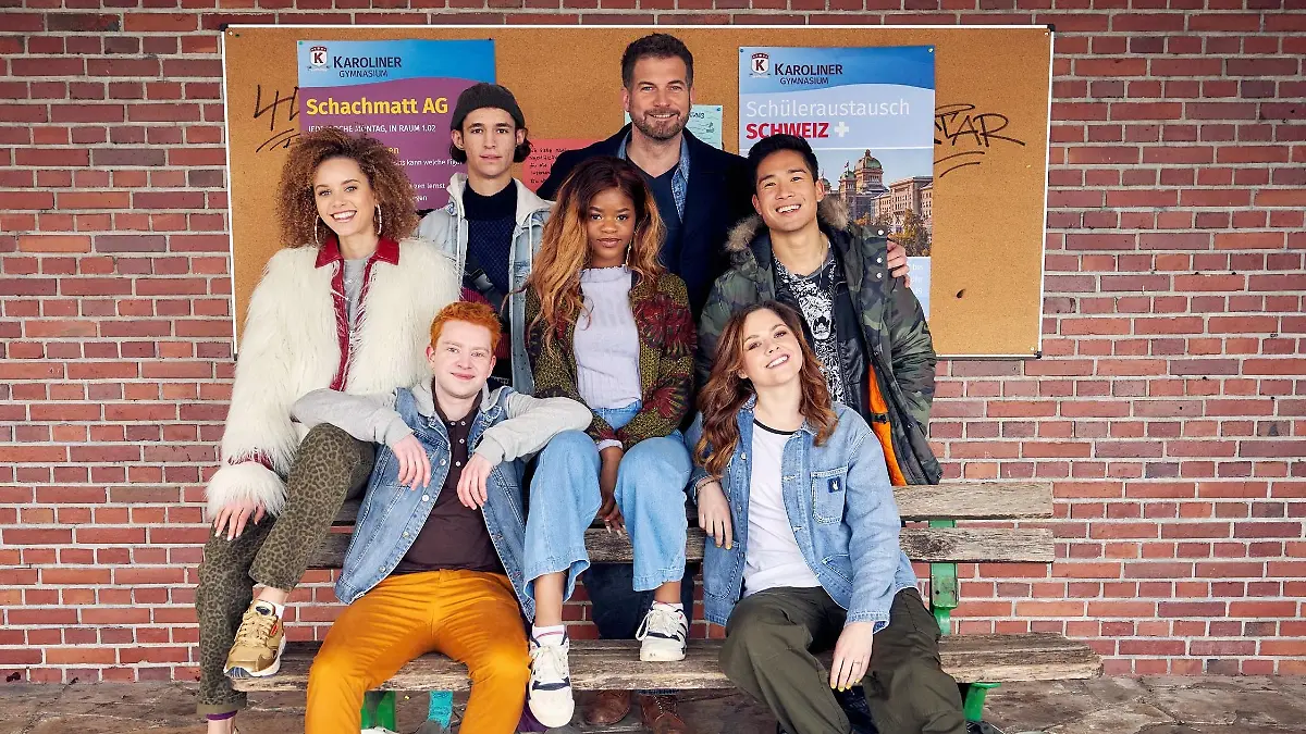 David und sein G-Kurs: (v.l.) Tamika (Taynara Wolf), Andres (Jonah Rausch), Klaus (Loic Lopes), Elani (Melodie Wakivuamina), David (Simon Böer), Betty (Yvonne Pferrer), Kiko (Jan Liem)