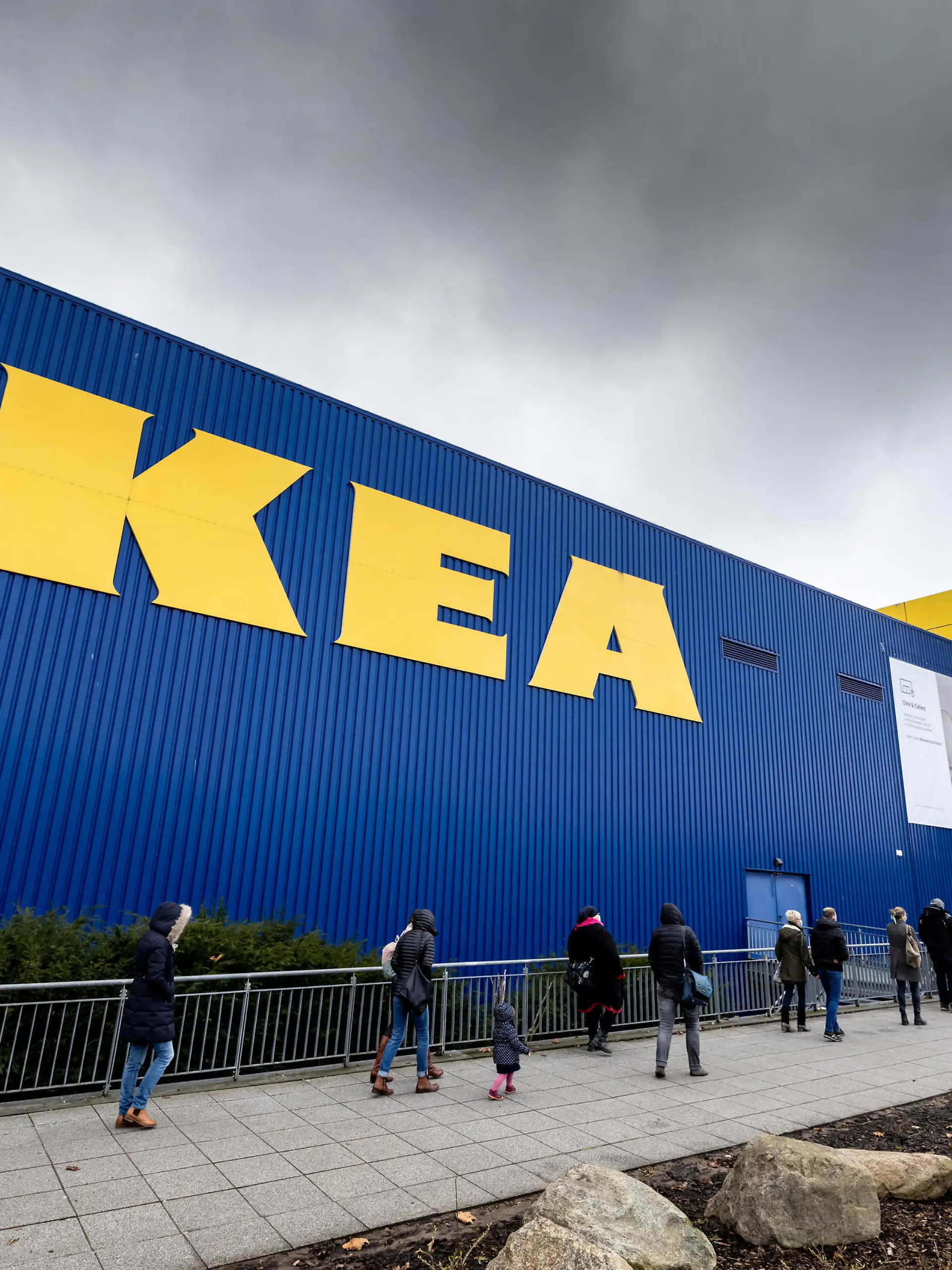 Warteschlange vor Ikea in Kiel