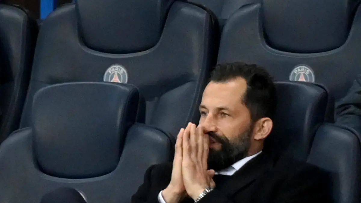 PARIS, FRANCE - APRIL 13: Hasan Salihamidzic, Sporting Director of FC Bayern Muenchen looks on from the stands during the UEFA Champions League Quarter Final Second Leg match between Paris Saint-Germain and FC Bayern Munich at Parc des Princes on April 13, 2021 in Paris, France. Sporting stadiums around France remain under strict restrictions due to the Coronavirus Pandemic as Government social distancing laws prohibit fans inside venues resulting in games being played behind closed doors. (Photo by Matthias Hangst/Getty Images)