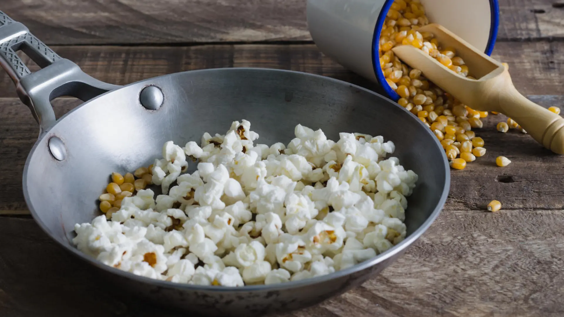 Haben Sie Popcorn schon einmal als Salatzutat gegessen? Wenn nicht, wird es Zeit.
