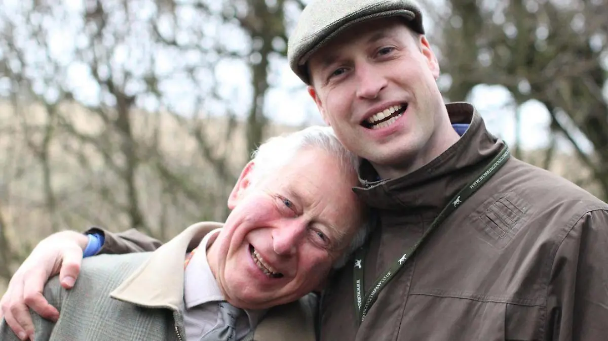 Prinz Charles mit seinem ältesten Sohn Prinz William.