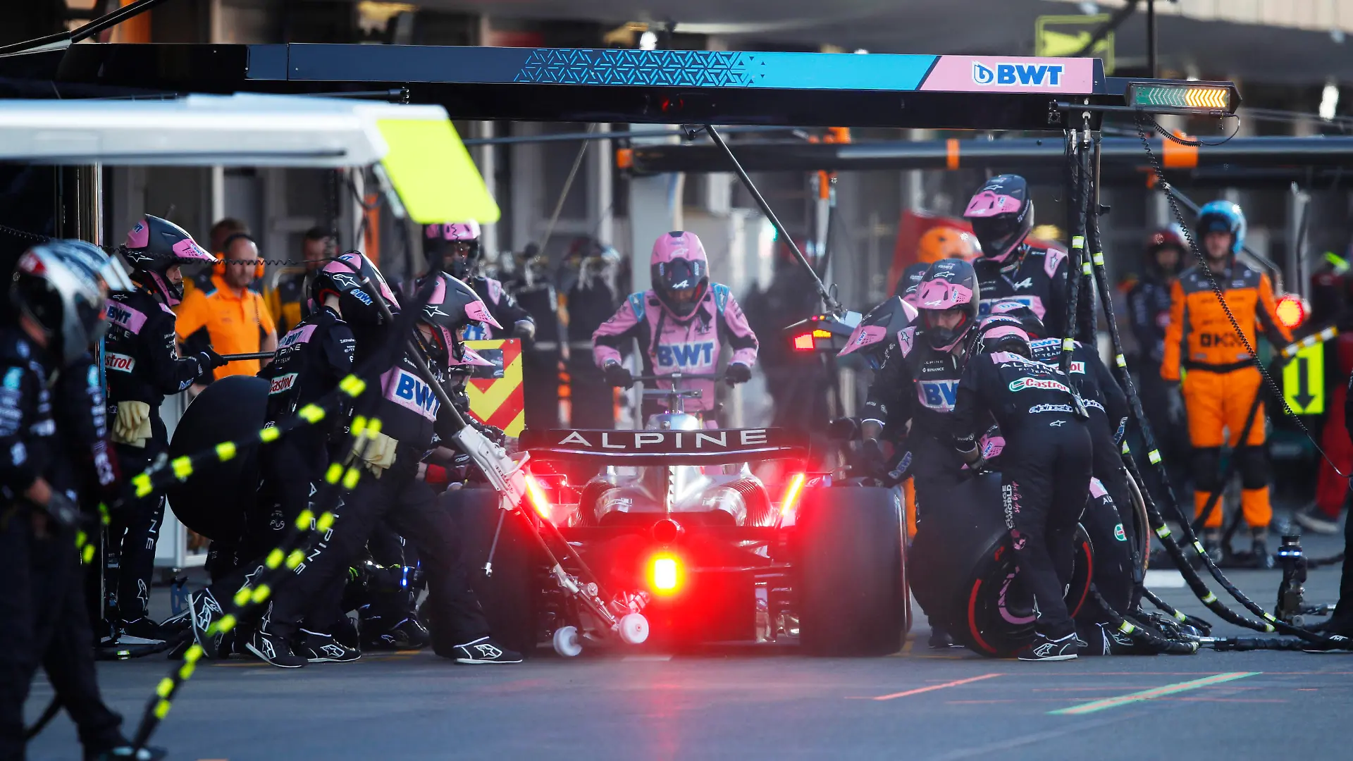 Formula 1 2023: Azerbaijan GP BAKU CITY CIRCUIT, AZERBAIJAN - APRIL 29: Esteban Ocon, Alpine A523, makes a stop during the Sprint during the Azerbaijan GP at Baku City Circuit on Saturday April 29, 2023 in Baku, Azerbaijan. Photo by Zak Mauger / LAT Images Images PUBLICATIONxINxGERxSUIxAUTxHUNxONLY GP2304_135849_54I6454