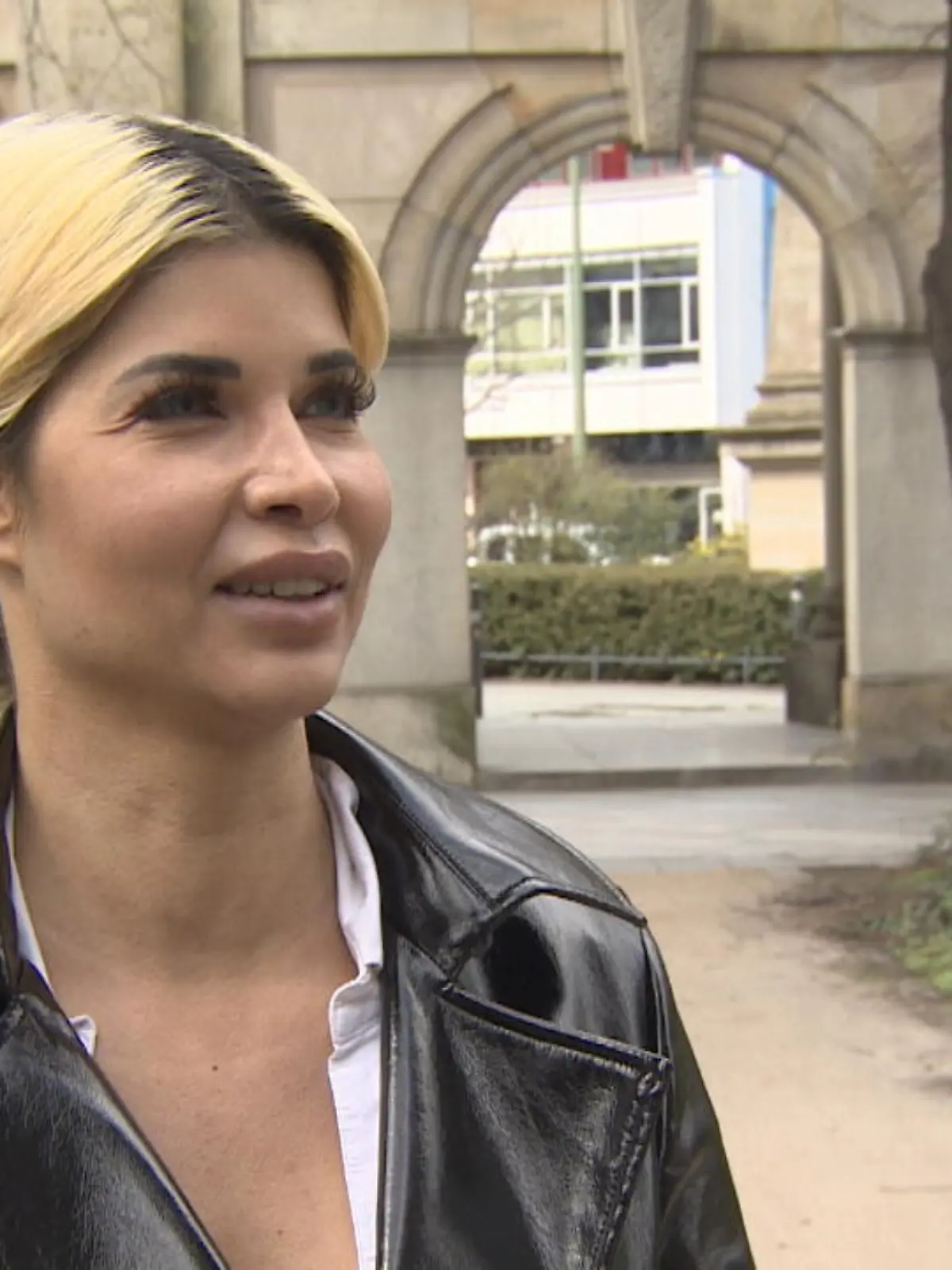 Micaela Schäfer wurde gegen Corona geimpft - mit 37 Jahren.