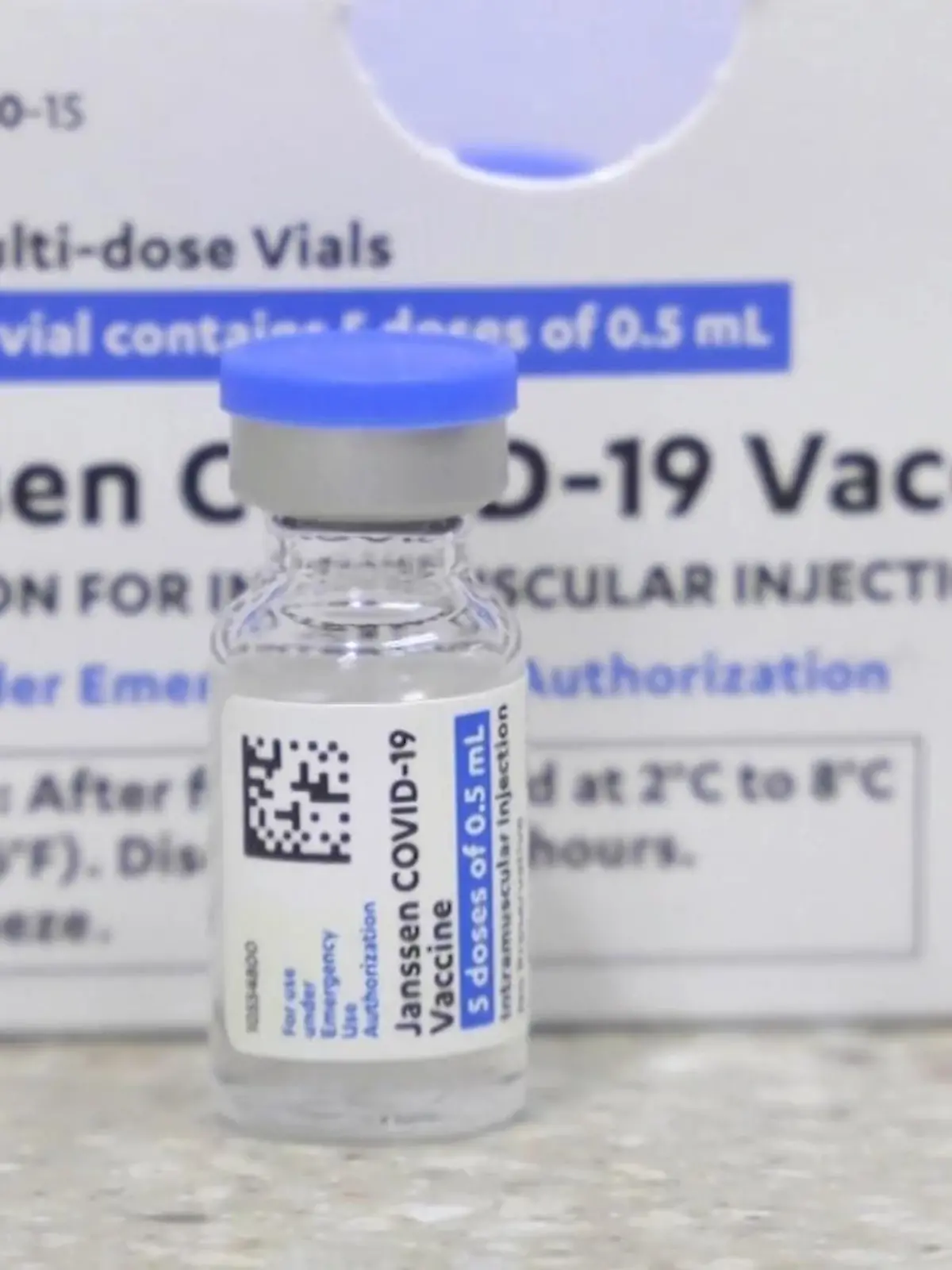 Ganz schlechte Nachrichten für das Fortschreiten der Impfkampagne in Deutschland: Der Pharmakonzern Johnson und Johnson verschiebt die Auslieferung seines Impfstoffes nach Europa fürs Erste. Grund sind mögliche schwere Thrombose-Nebenwirkungen. Zehn Millionen Dosen wollte der Pharmariese eigentlich bis Ende Juni nach Deutschland liefern. Impfen wir jetzt also noch langsamer?