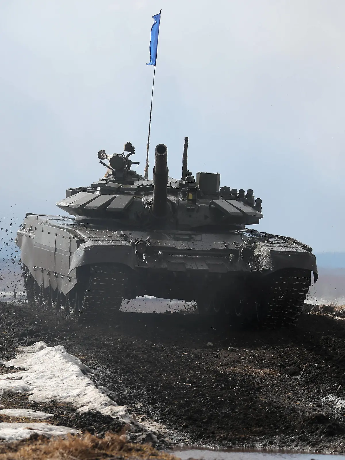  CHELYABINSK REGION, RUSSIA - APRIL 5, 2021: A T-72B3 battle tank takes part in a tank biathlon competition as part of a regional stage of the 2021 International Army Games held at the 255th training ground of Russia s Central Military District. The competition qualifies teams for the all-army stage of the Games. Donat Sorokin/TASS PUBLICATIONxINxGERxAUTxONLY TS0FBB1D