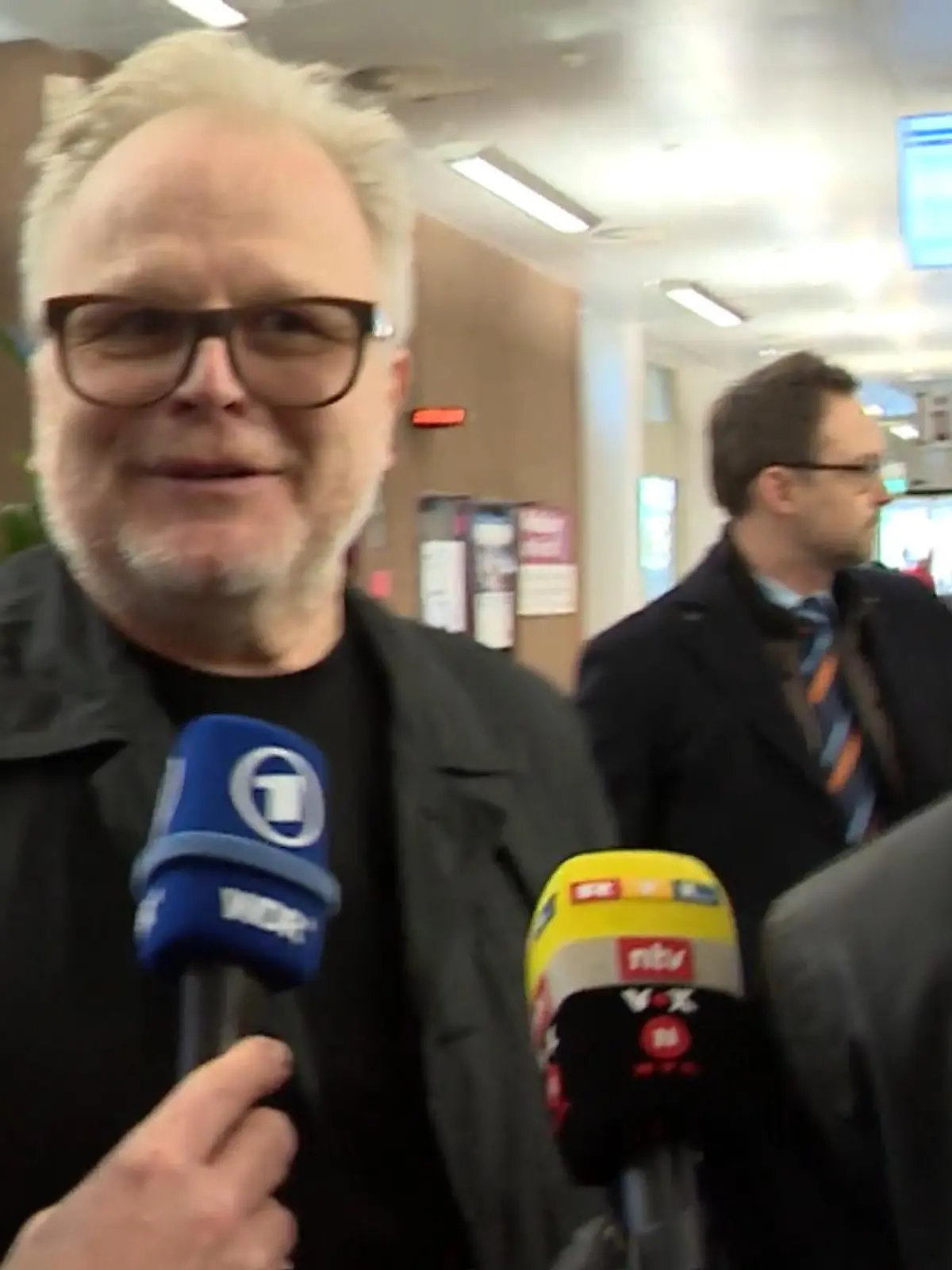Der Sänger Herbert Grönemeyer wird 65 Jahre alt.