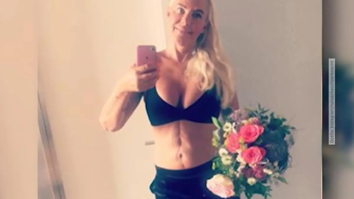 Natascha Ochsenknecht macht ein Selfie